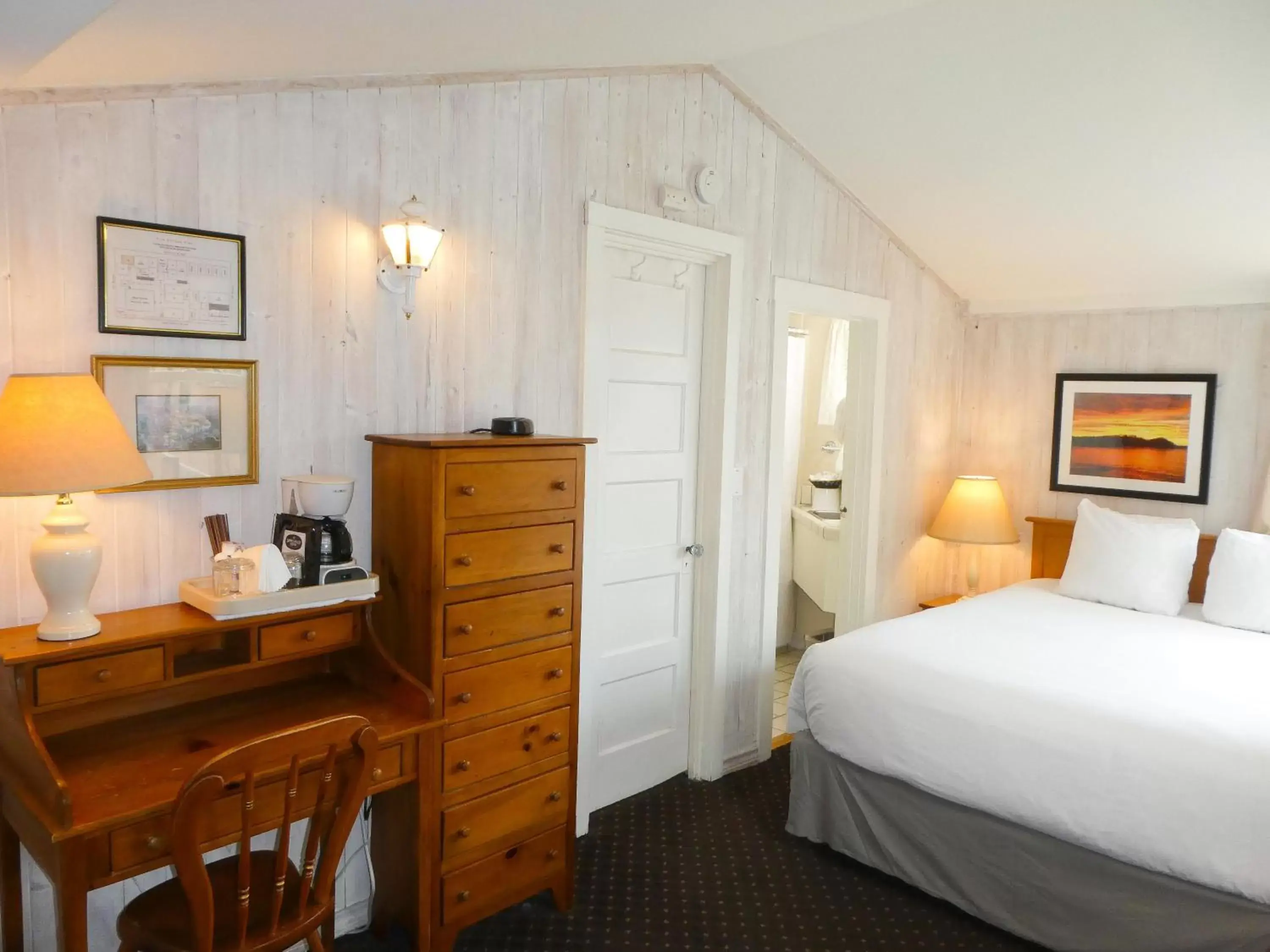 Lobos Room, 1 Queen in Carmel Fireplace Inn Lobos Room, 1 Queen in Carmel Fireplace Inn