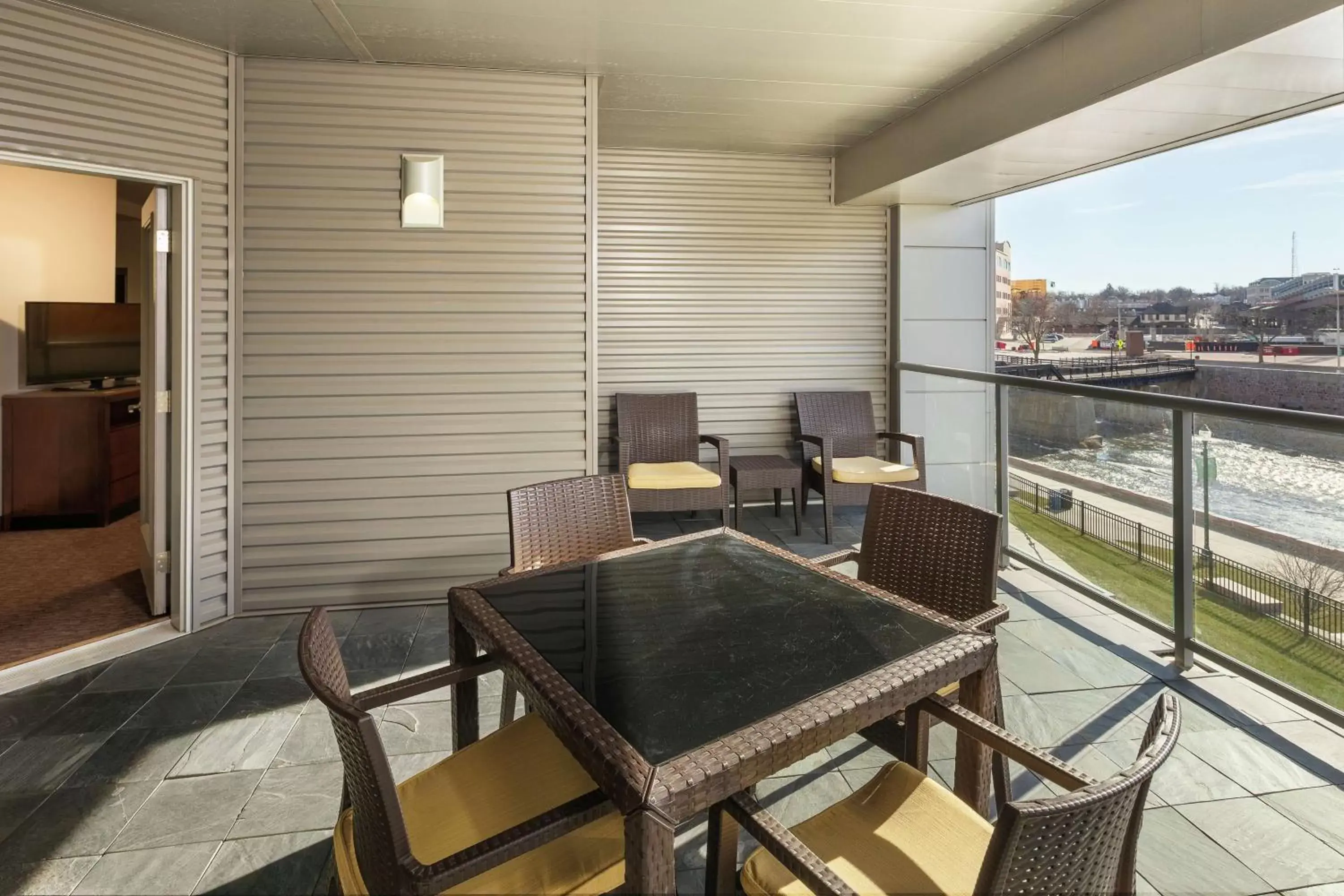 One-Bedroom King Suite in Hilton Garden Inn Sioux Falls Downtown One-Bedroom King Suite in Hilton Garden Inn Sioux Falls Downtown