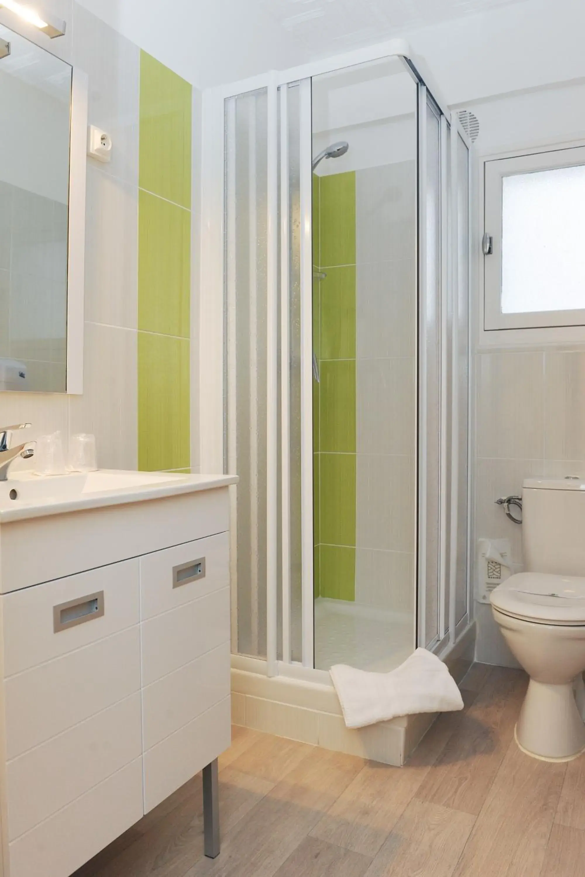 Economy Double Room in Hôtel Beau Rivage Economy Double Room in Hôtel Beau Rivage