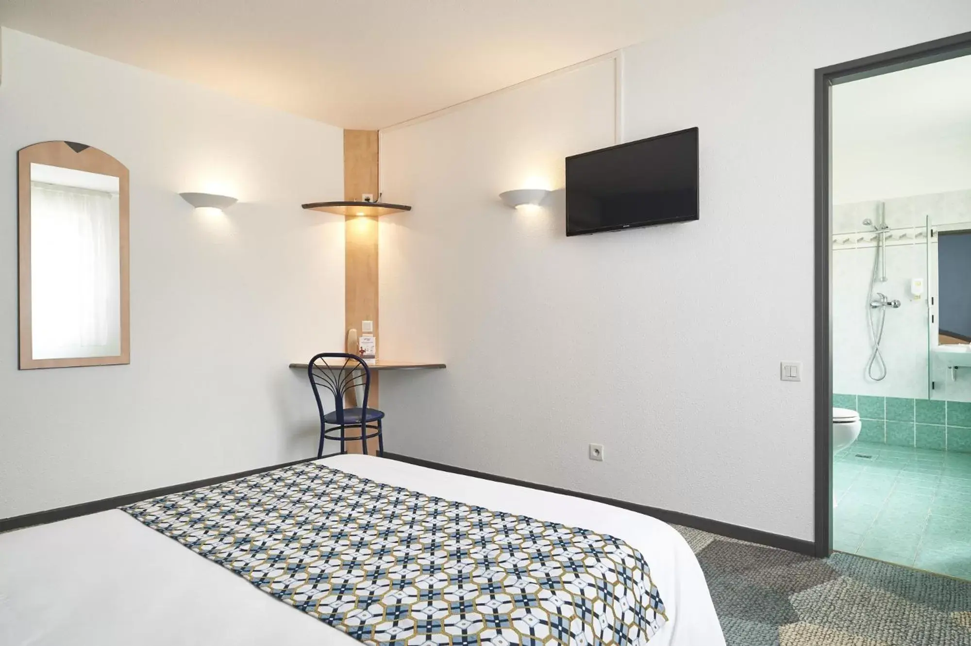 Double Room - Disability Access in Atena Bordeaux Sud Est Créon - Vélo Friendly Double Room - Disability Access in Atena Bordeaux Sud Est Créon - Vélo Friendly