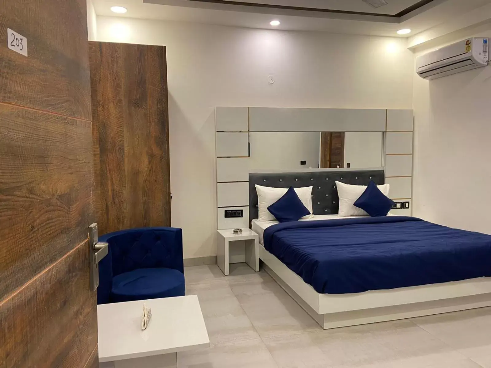 Standard Double Room in The Metro Stay By F9 Hotels-Near Sector 18 Metro Station Noida Standard Double Room in The Metro Stay By F9 Hotels-Near Sector 18 Metro Station Noida