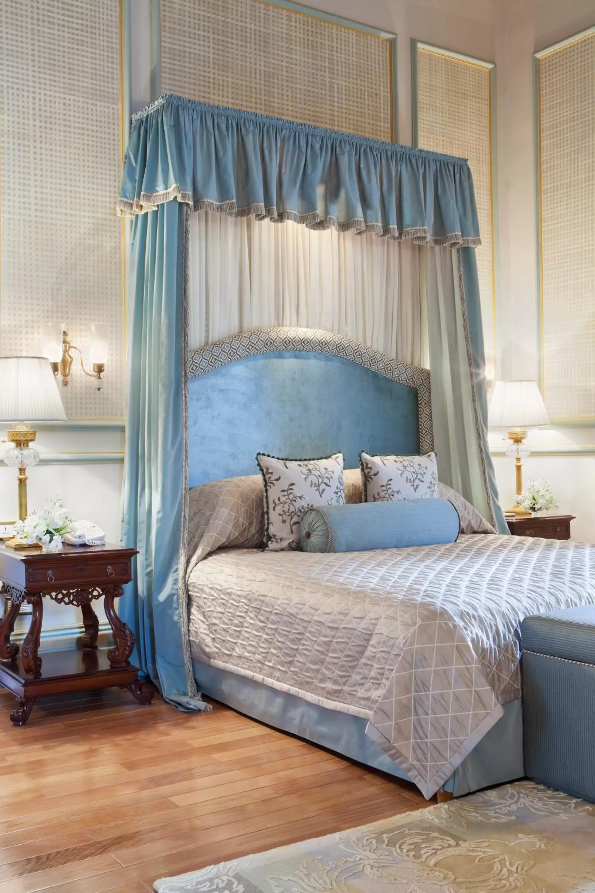 Historical Suite in Taj Falaknuma Palace Historical Suite in Taj Falaknuma Palace