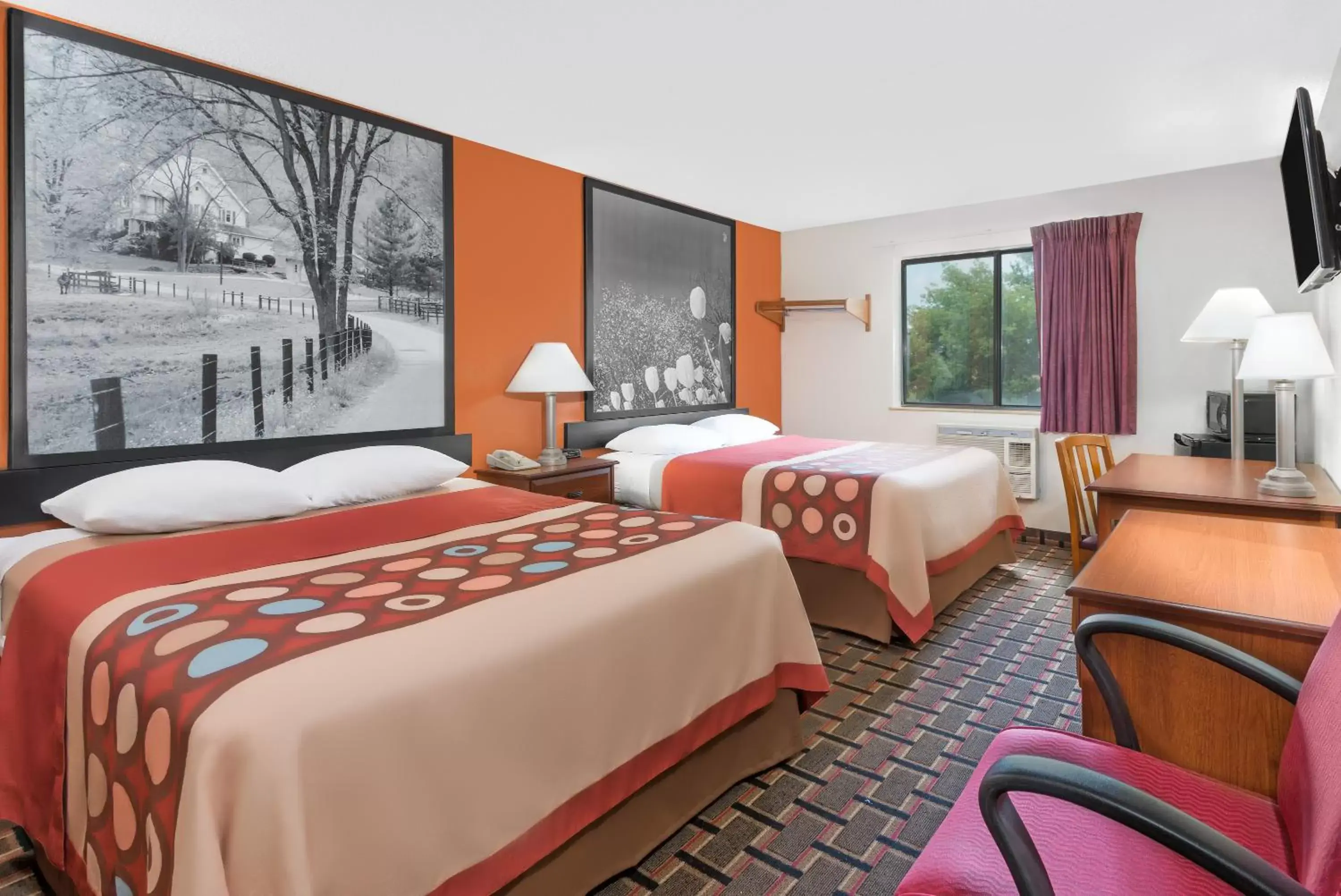 Queen Room with Two Queen Beds - Smoking in Super 8 by Wyndham Kent/Akron Area Queen Room with Two Queen Beds - Smoking in Super 8 by Wyndham Kent/Akron Area