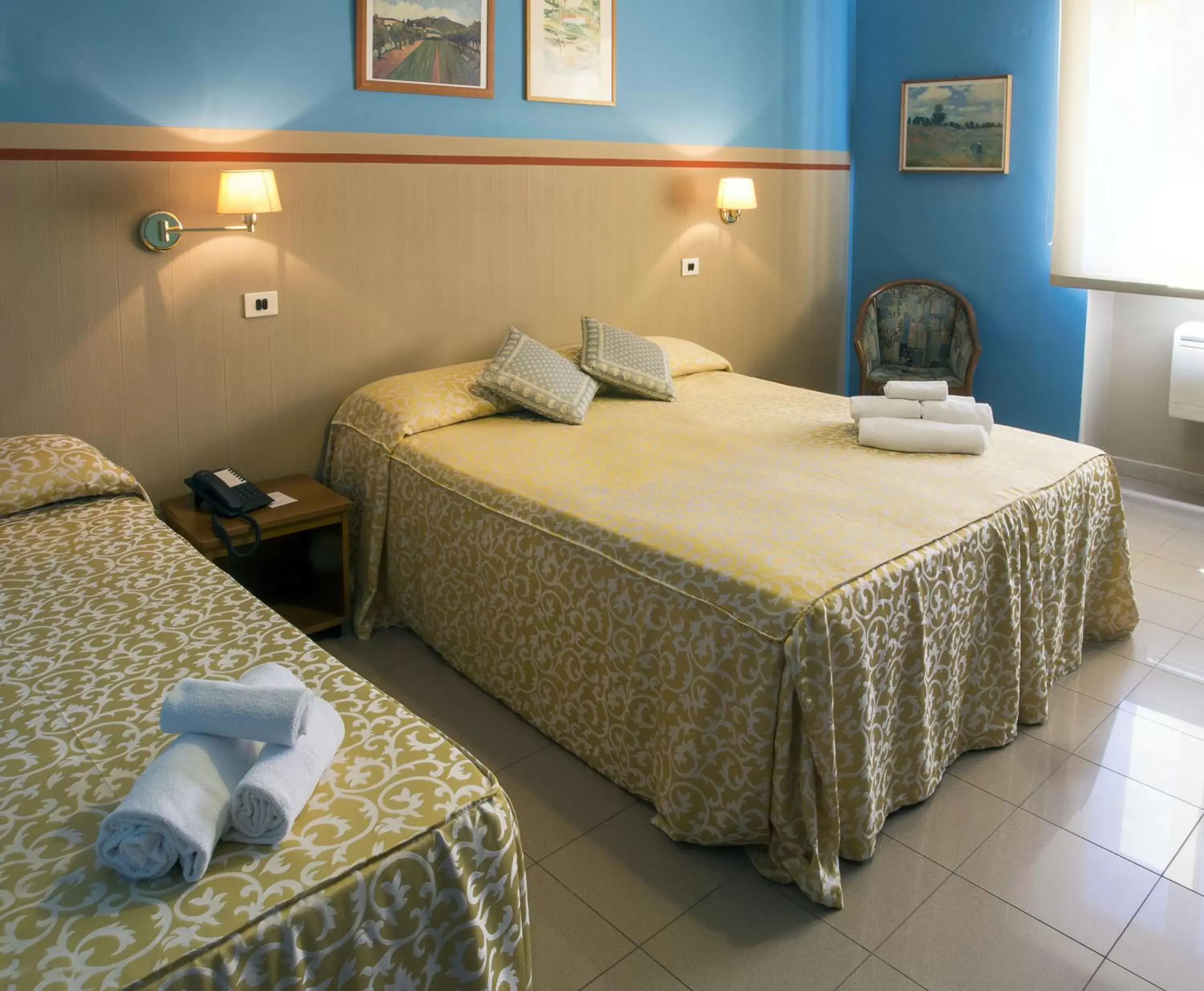 Triple Room in Hotel Plaza Triple Room in Hotel Plaza