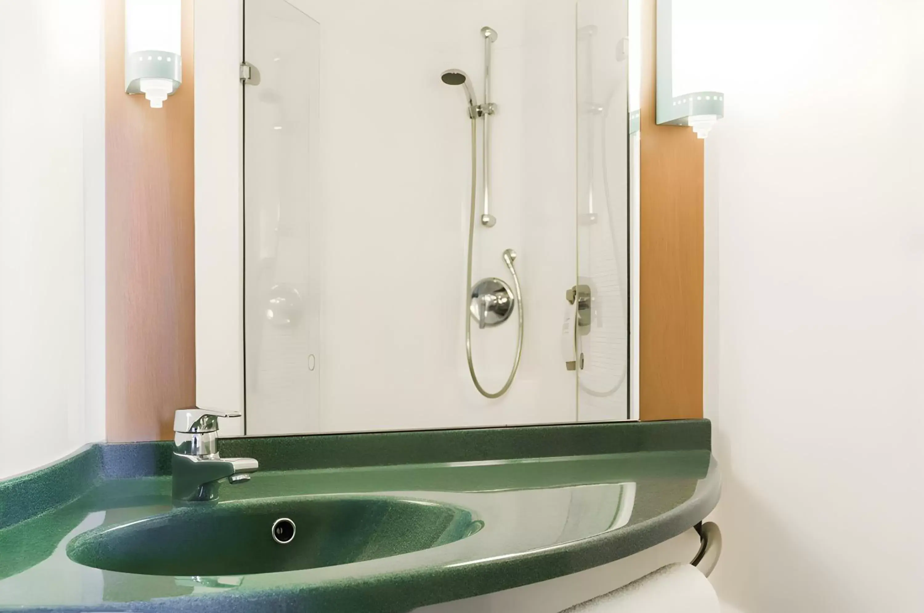 Standard Twin Room in ibis Liverpool Centre Albert Dock – Liverpool One Standard Twin Room in ibis Liverpool Centre Albert Dock – Liverpool One