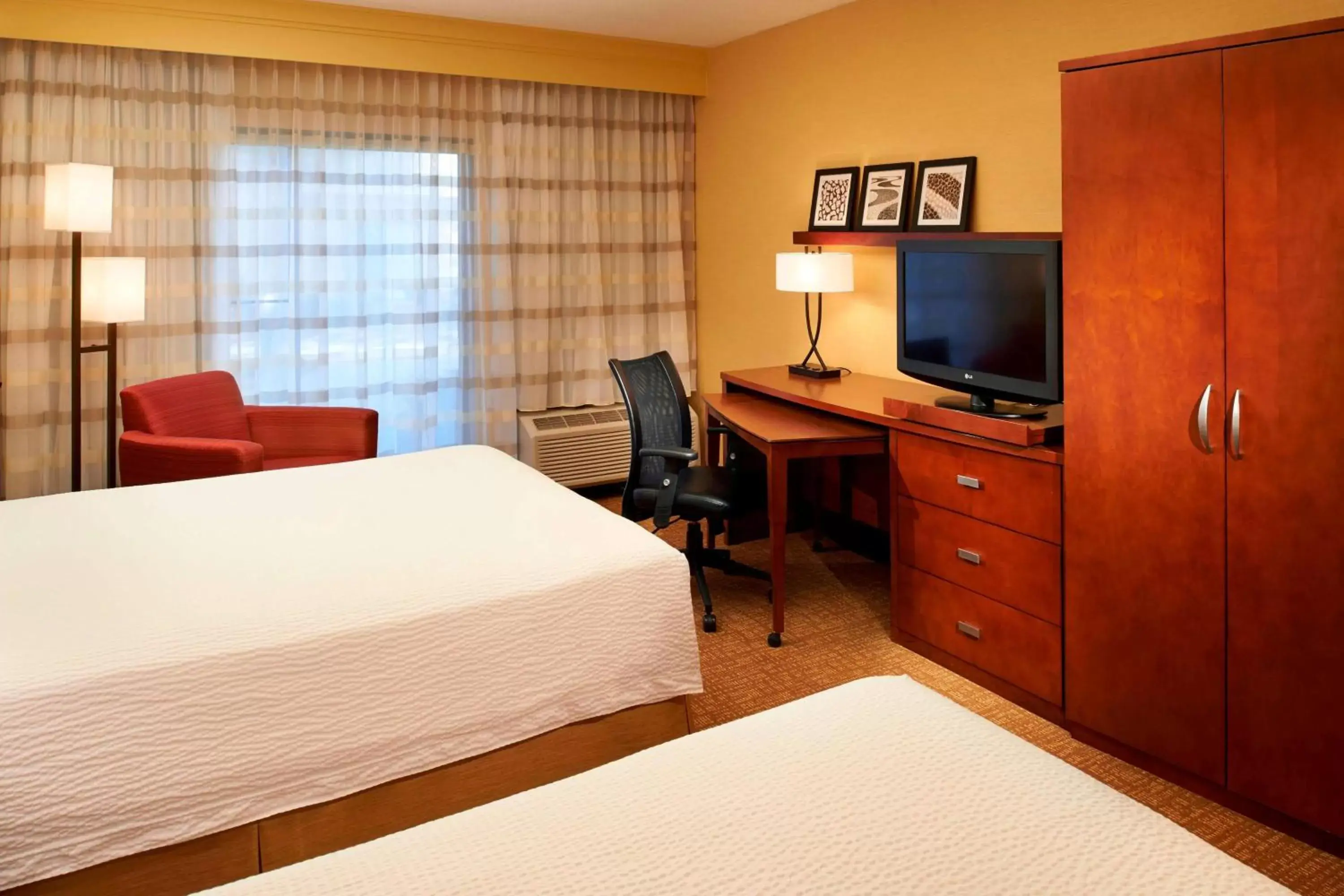 Hearing Accessible Guestroom Two Queens in Sonesta Select Detroit Auburn Hills Hearing Accessible Guestroom Two Queens in Sonesta Select Detroit Auburn Hills