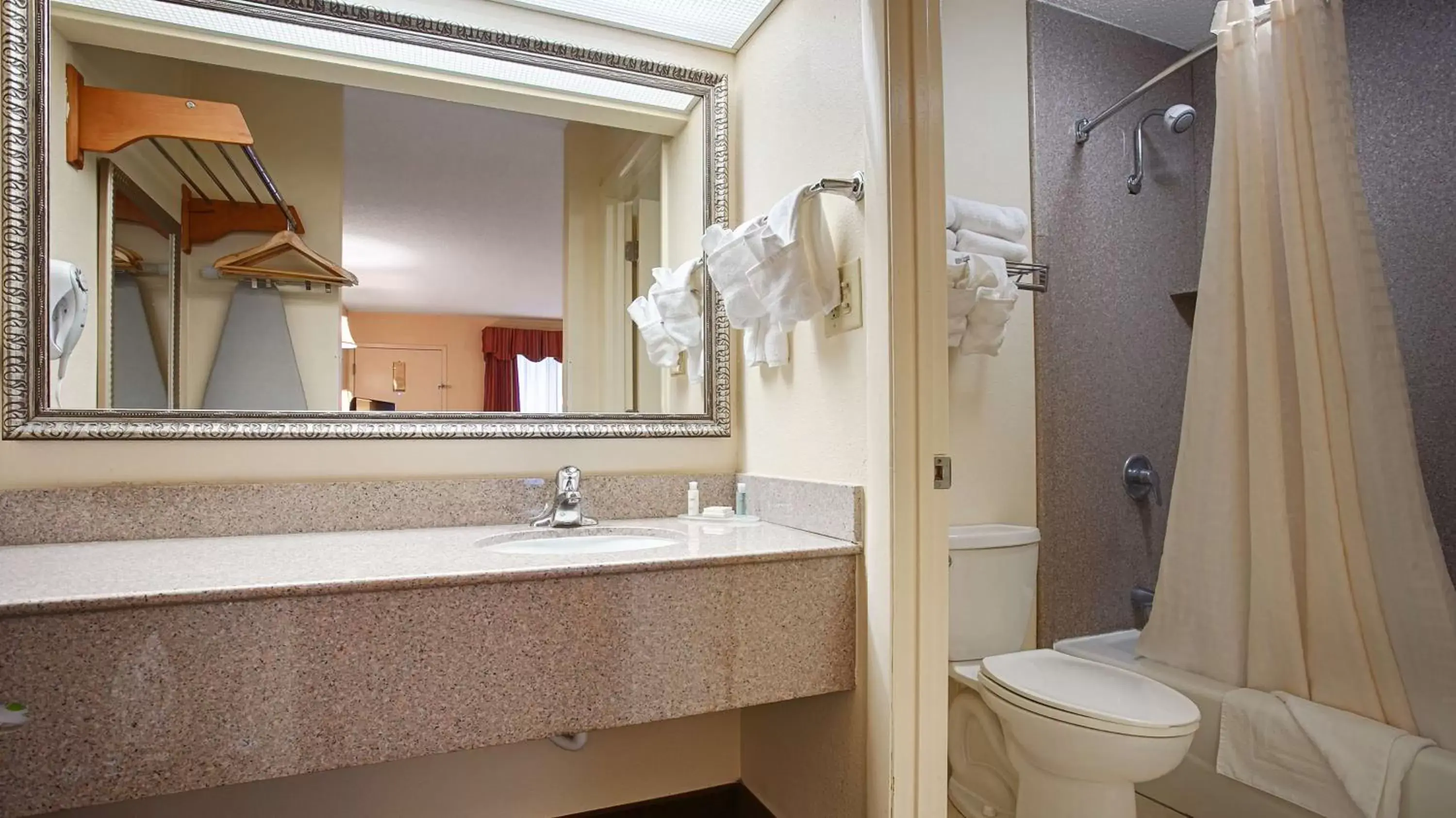Double Room with Two Double Beds in Best Western Of Walterboro Double Room with Two Double Beds in Best Western Of Walterboro