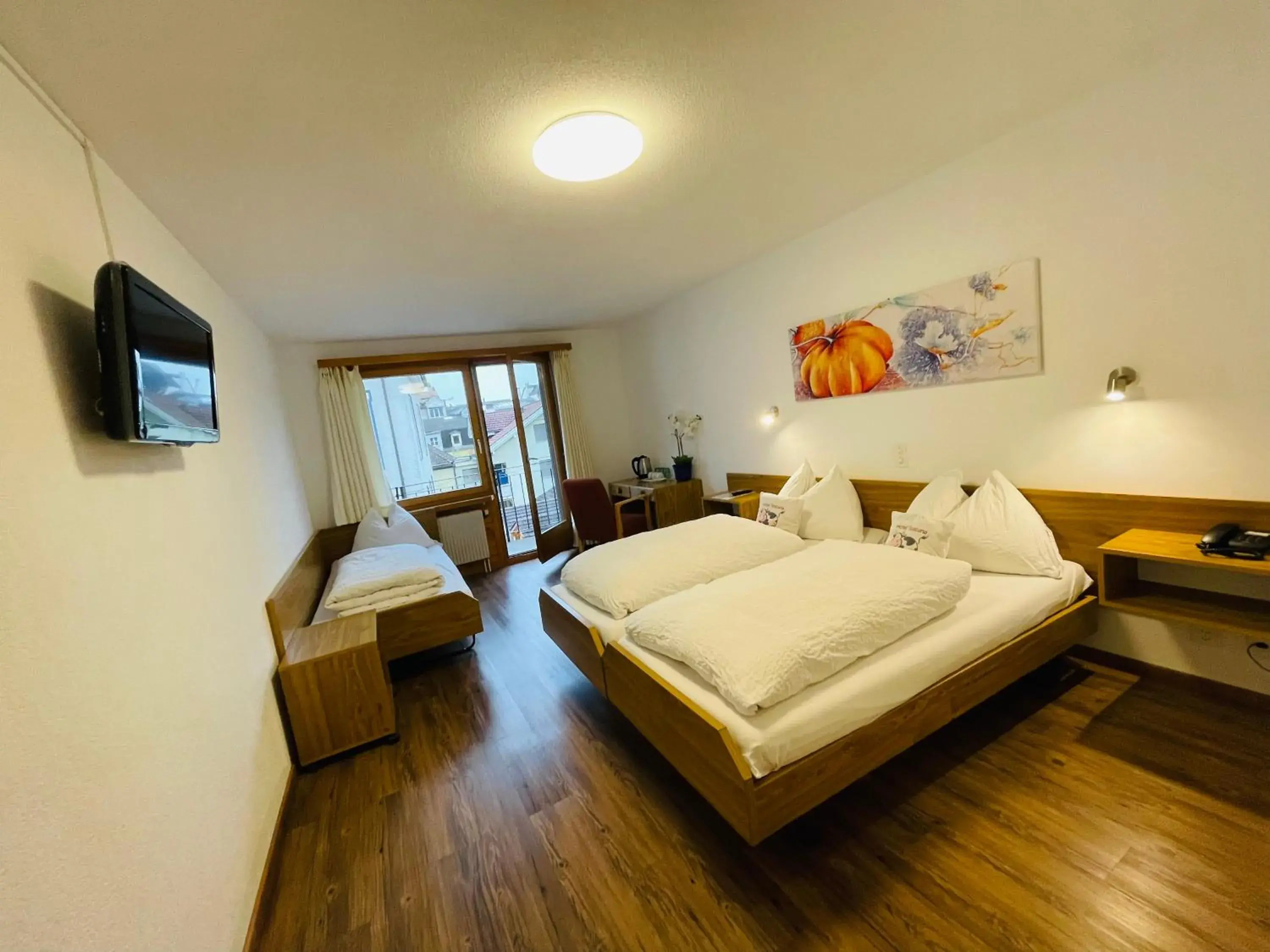 Standard Triple Room with Balcony in Hotel Toscana Standard Triple Room with Balcony in Hotel Toscana