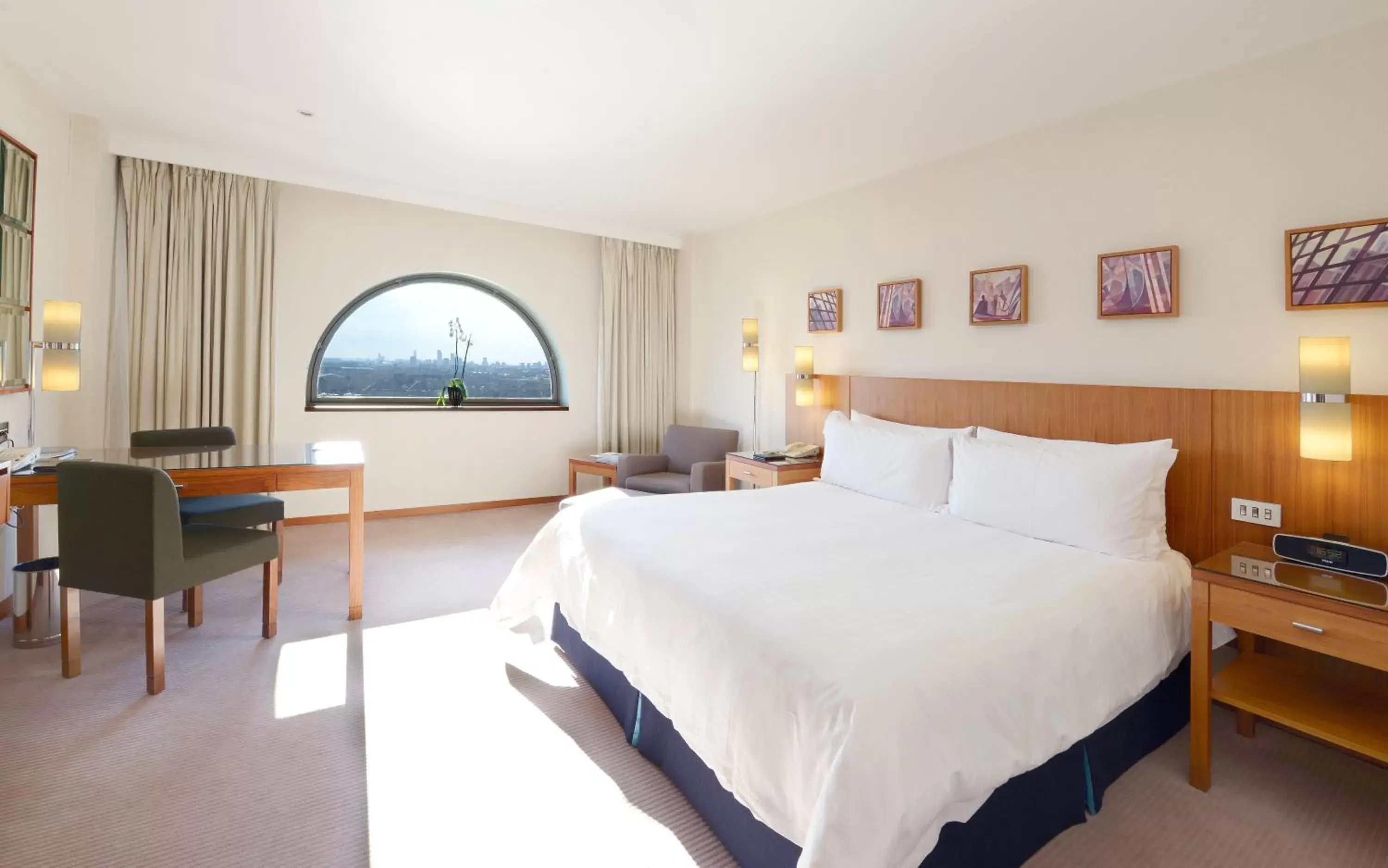 One-Bedroom Suite in Canary Riverside Plaza Hotel One-Bedroom Suite in Canary Riverside Plaza Hotel