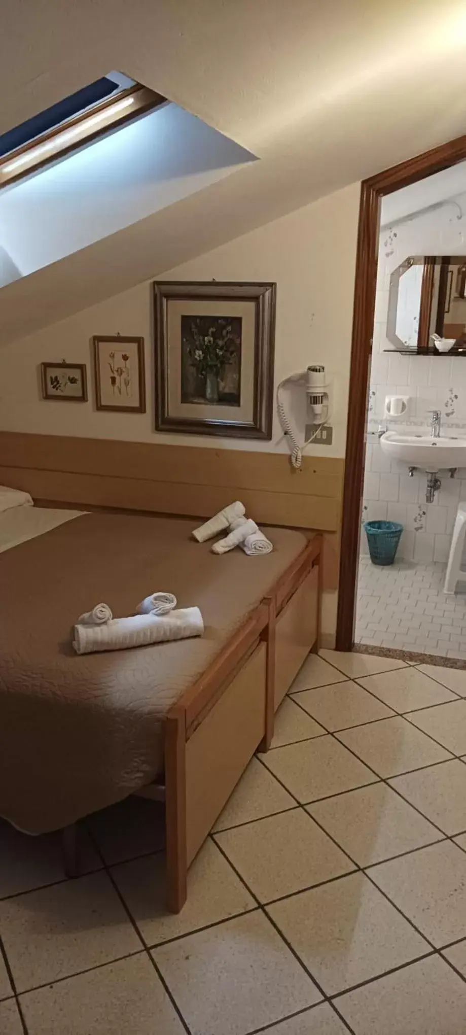 Quadruple Room with Private Bathroom- Attic in Casa Dorita Quadruple Room with Private Bathroom- Attic in Casa Dorita