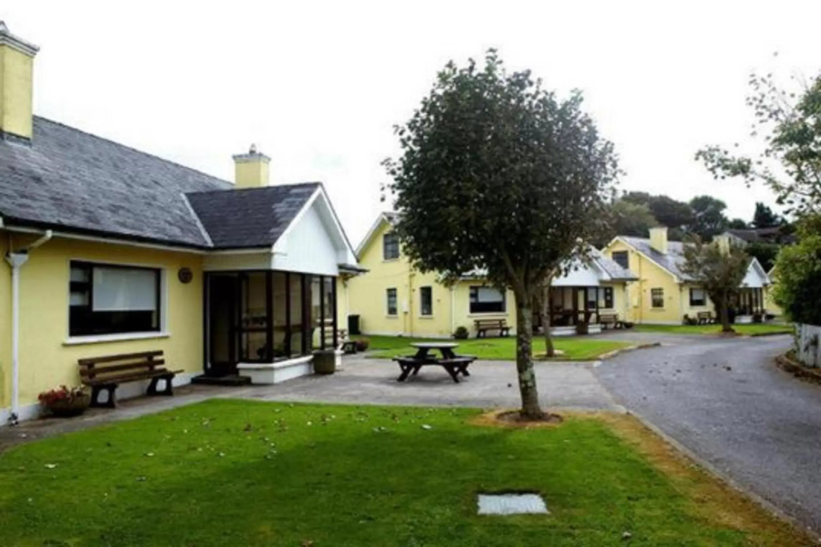 Three-Bedroom Cottage in Gold Coast Resort Dungarvan Three-Bedroom Cottage in Gold Coast Resort Dungarvan