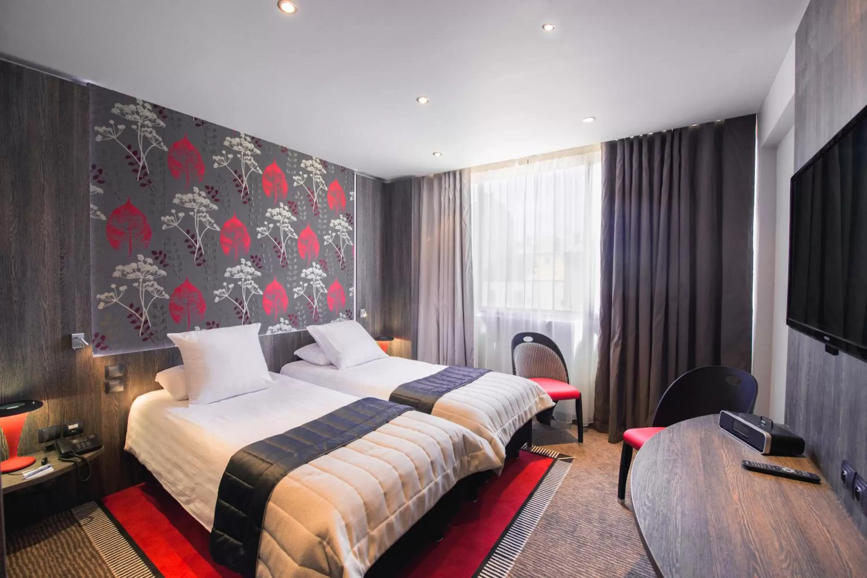 Superior Twin Room with Patio View in Best Western Premier Le Patio des Artistes Wellness Jacuzzi Superior Twin Room with Patio View in Best Western Premier Le Patio des Artistes Wellness Jacuzzi