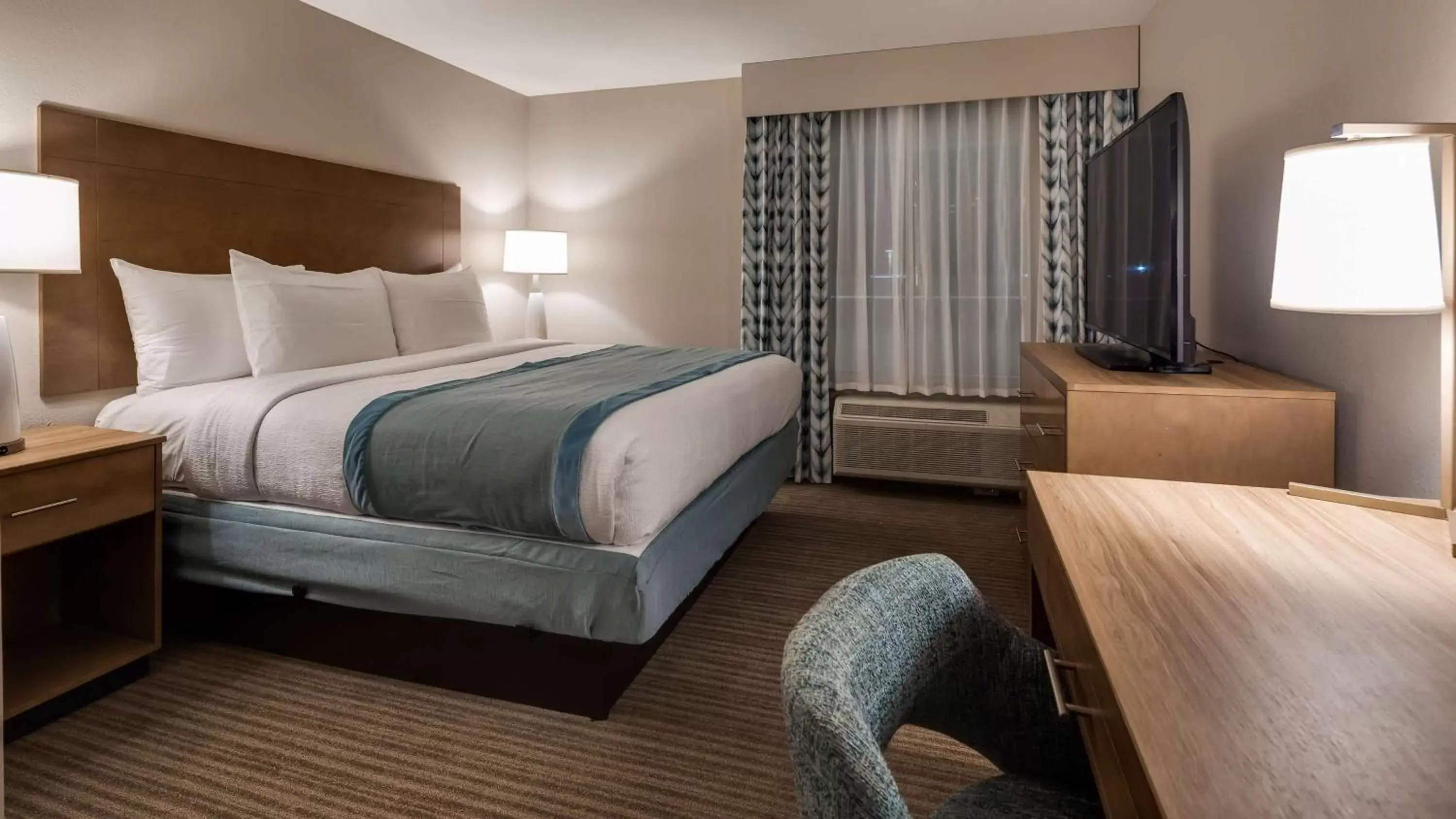 King Room with Mobility Accessible Tub in Best Western Plus Desoto King Room with Mobility Accessible Tub in Best Western Plus Desoto