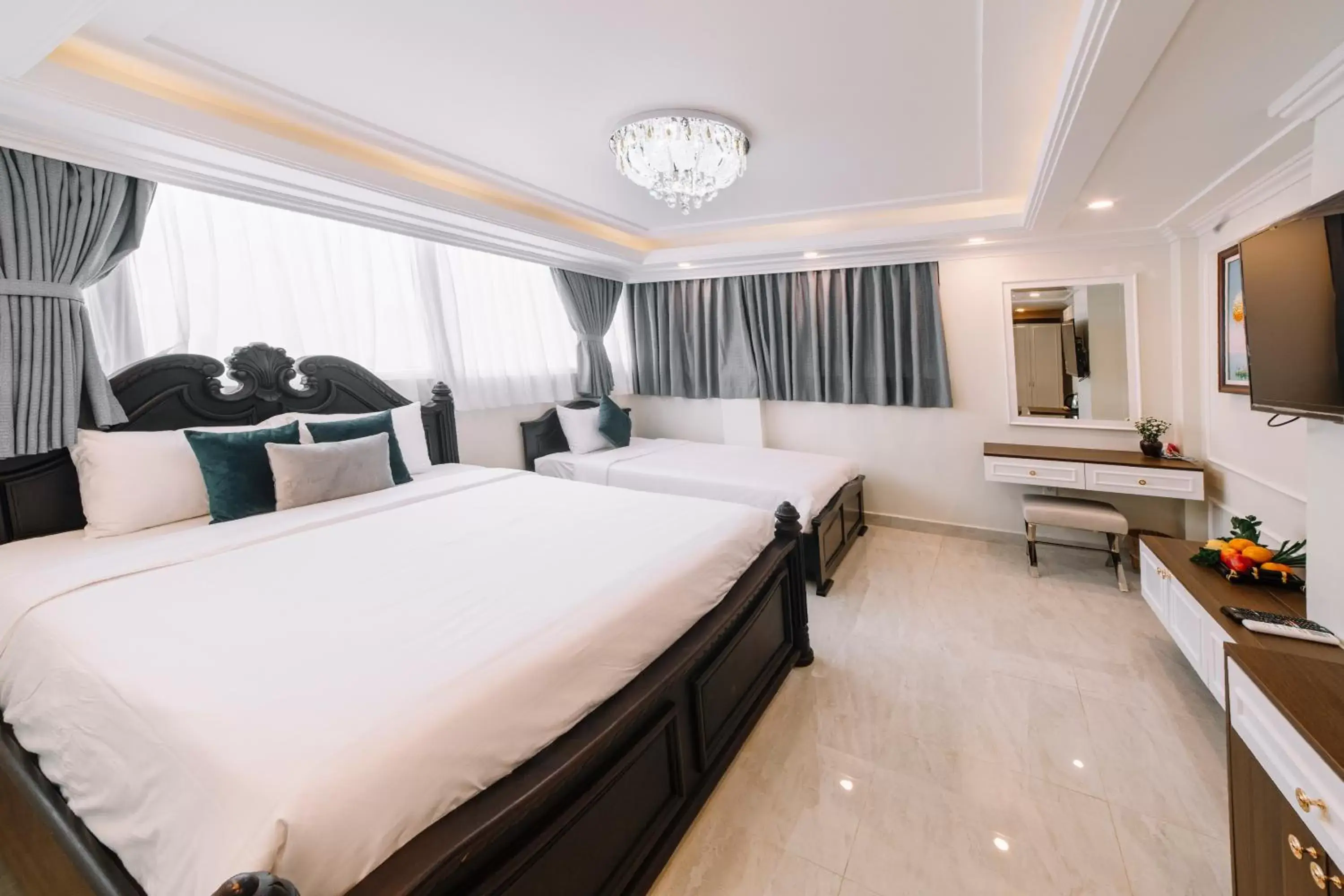 Premier Family with Window in Saigon Hanoi Central Hotel Premier Family with Window in Saigon Hanoi Central Hotel