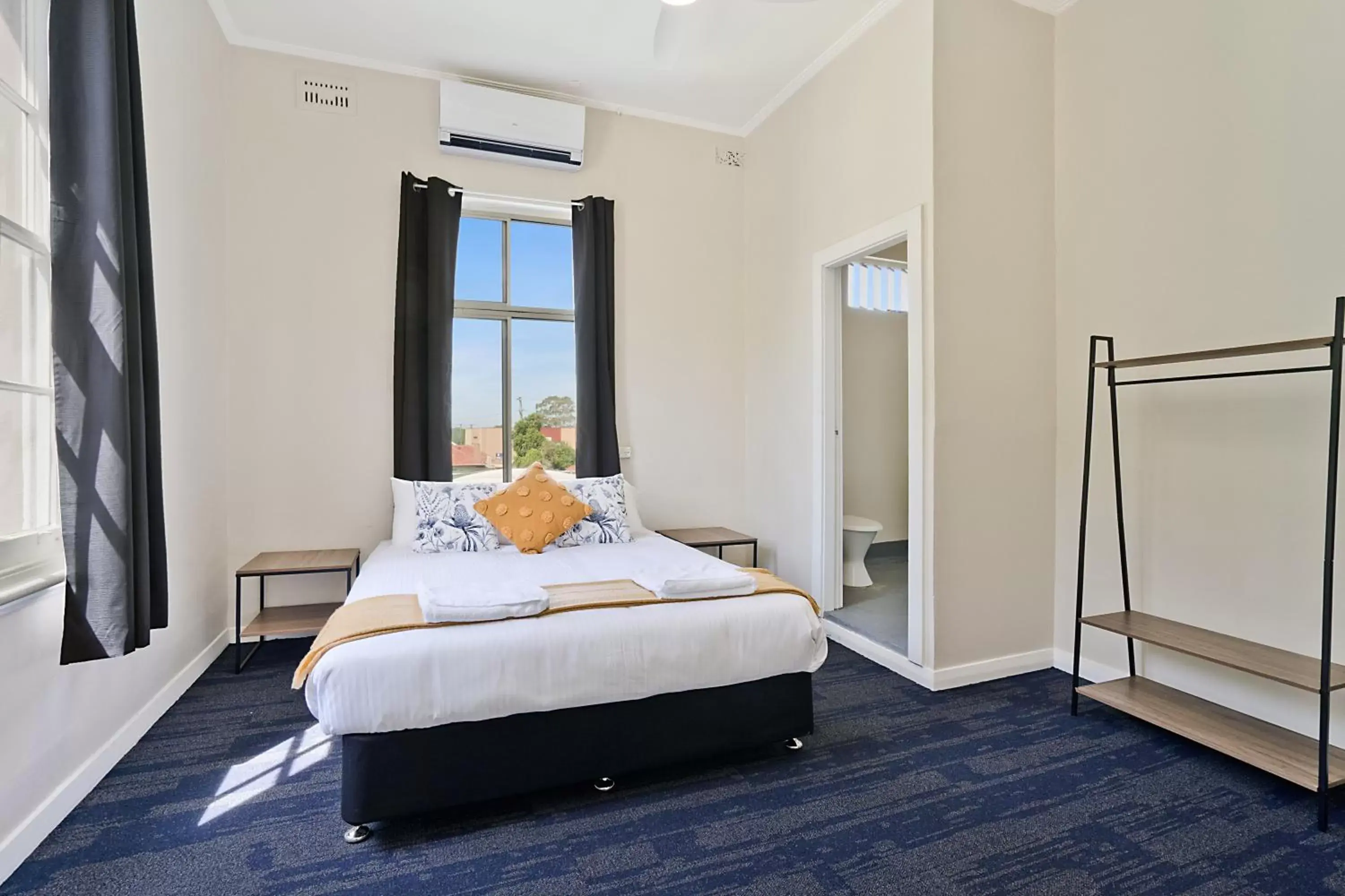 Queen Room in Imperial Hotel Singleton Queen Room in Imperial Hotel Singleton