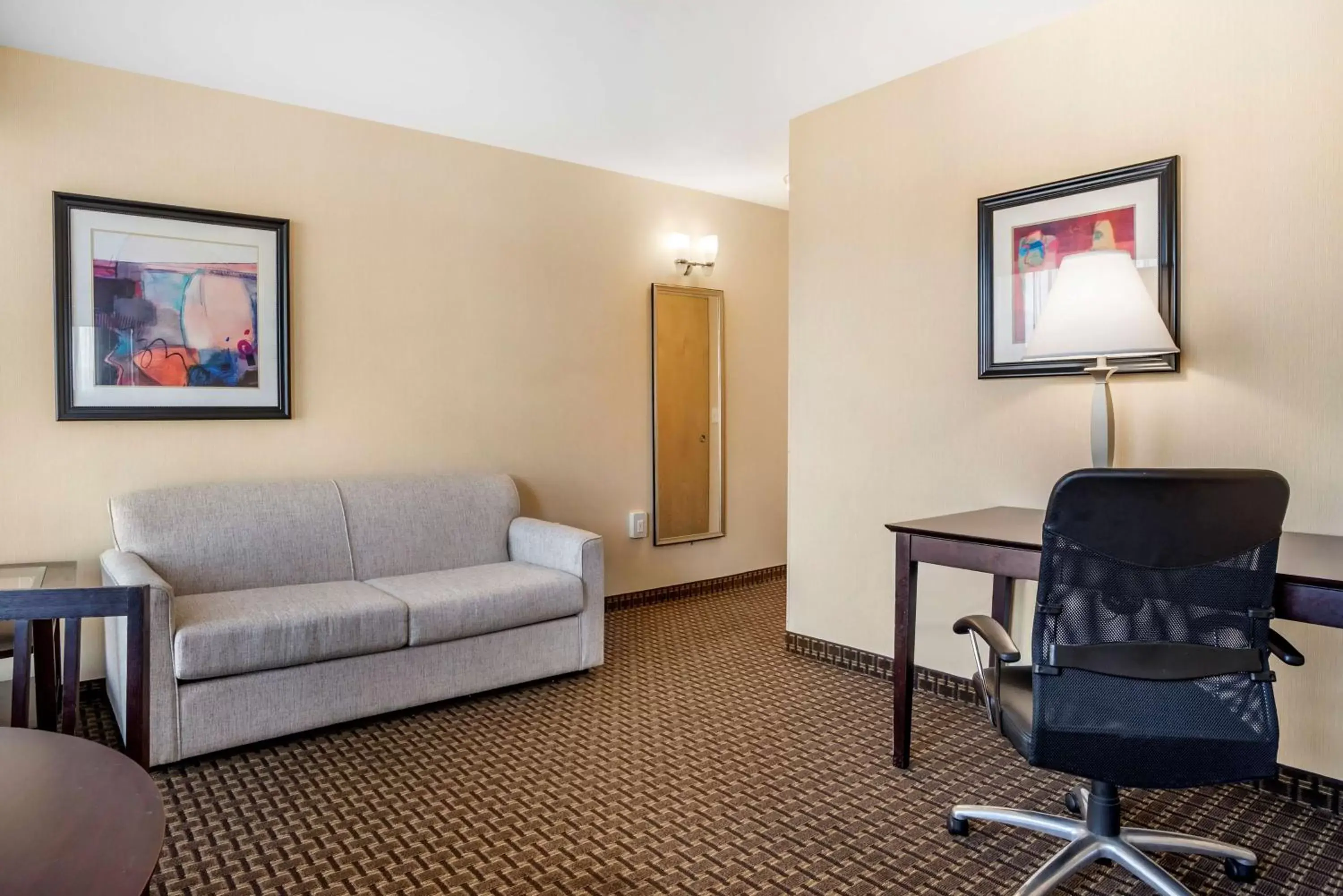 One-Bedroom King Suite with Sofa Bed - Non-Smoking in Best Western Plus Philadelphia Airport South - at Widener University One-Bedroom King Suite with Sofa Bed - Non-Smoking in Best Western Plus Philadelphia Airport South - at Widener University
