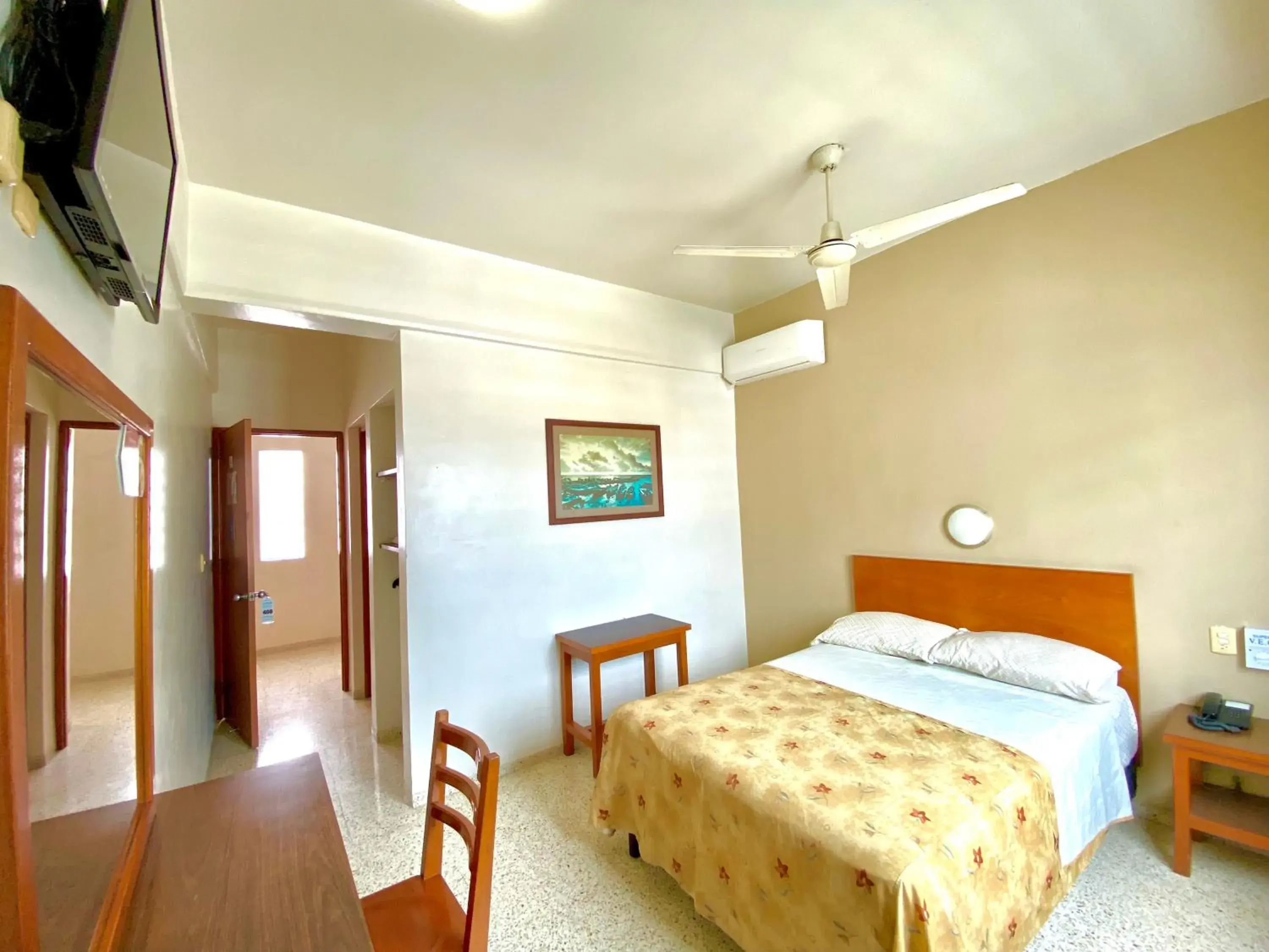 Double Room in Hotel Delfines - a 2 calles del Acuario Veracruz Double Room in Hotel Delfines - a 2 calles del Acuario Veracruz