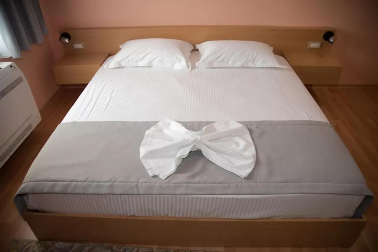 Single Room with Balcony - single occupancy in Elite Single Room with Balcony - single occupancy in Elite