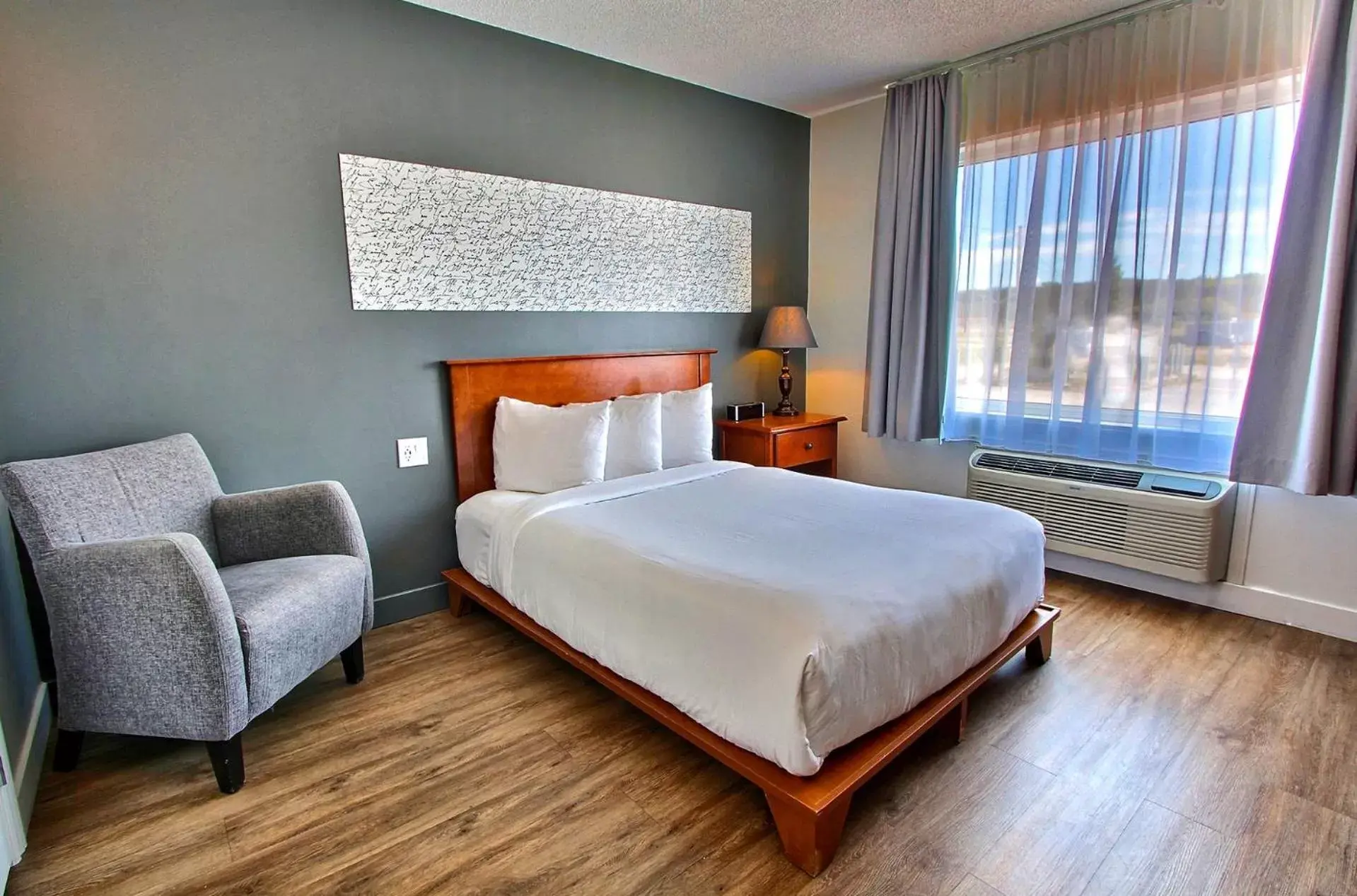 Double Room - Disability Access in Hôtel l'Empress Double Room - Disability Access in Hôtel l'Empress