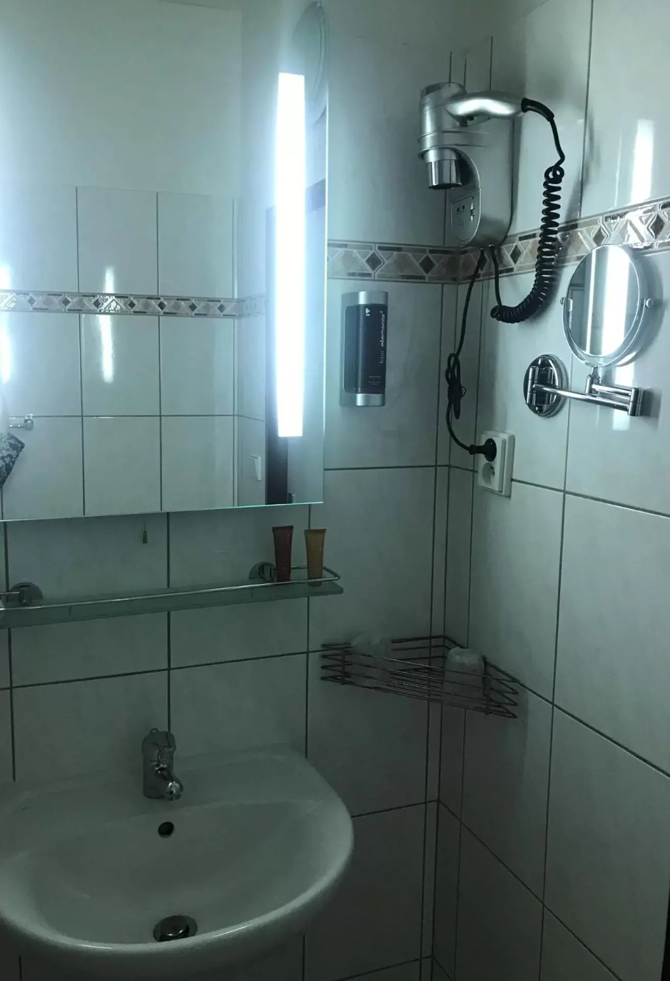 Twin Room with Bathroom in Hotel Bila Ruze Twin Room with Bathroom in Hotel Bila Ruze