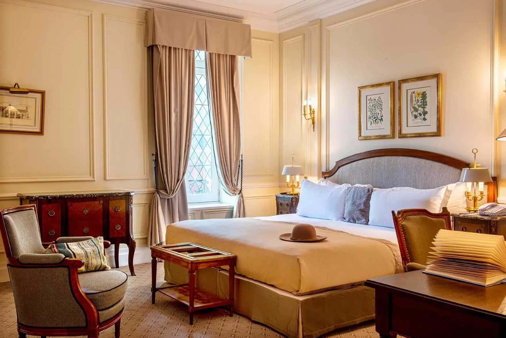 Classic Room with One King Bed in Hotel de la Cité & Spa MGallery Classic Room with One King Bed in Hotel de la Cité & Spa MGallery