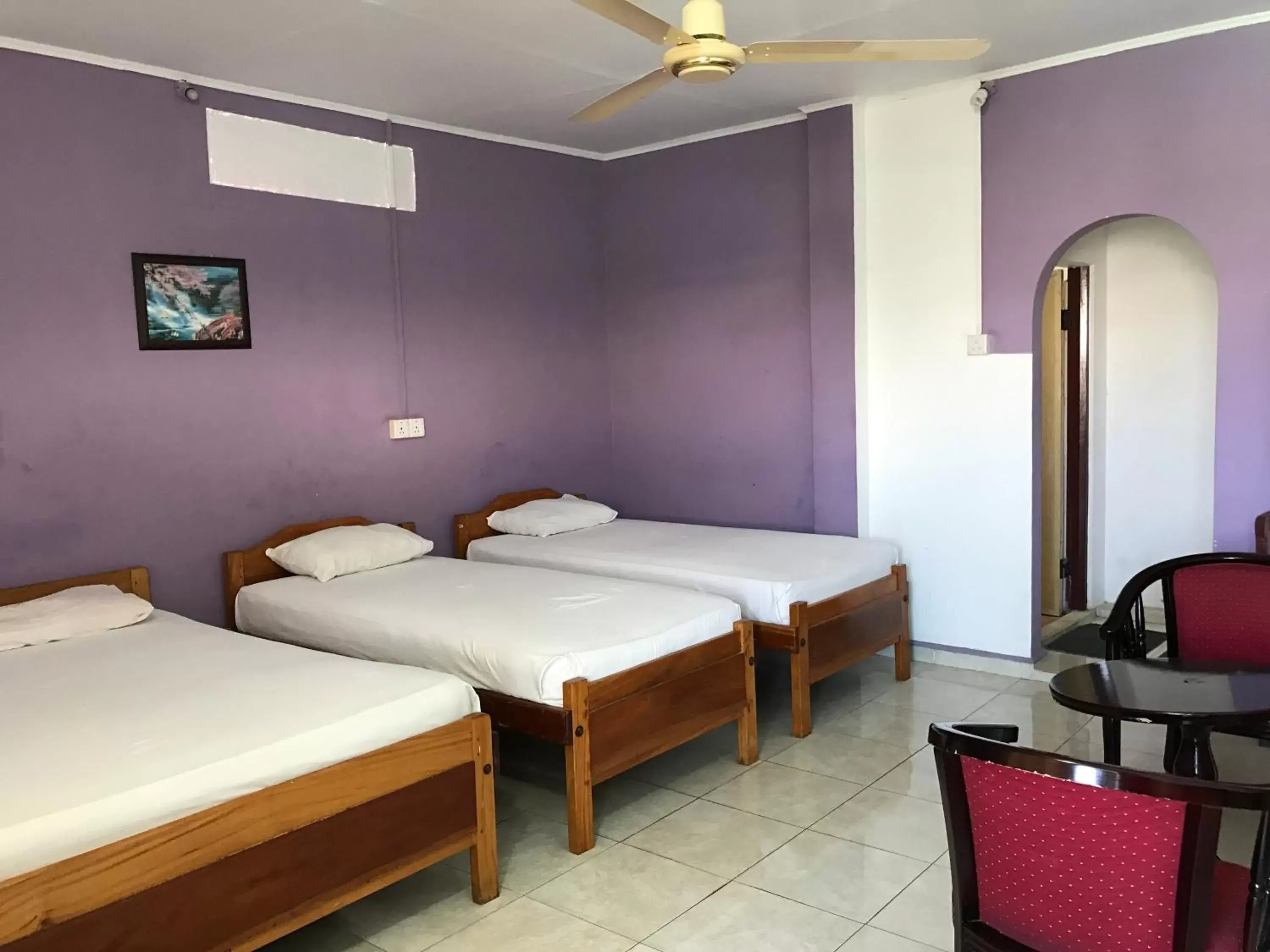 Single Room with Private Bathroom in Gnaanams Hotel and Restaurant Single Room with Private Bathroom in Gnaanams Hotel and Restaurant