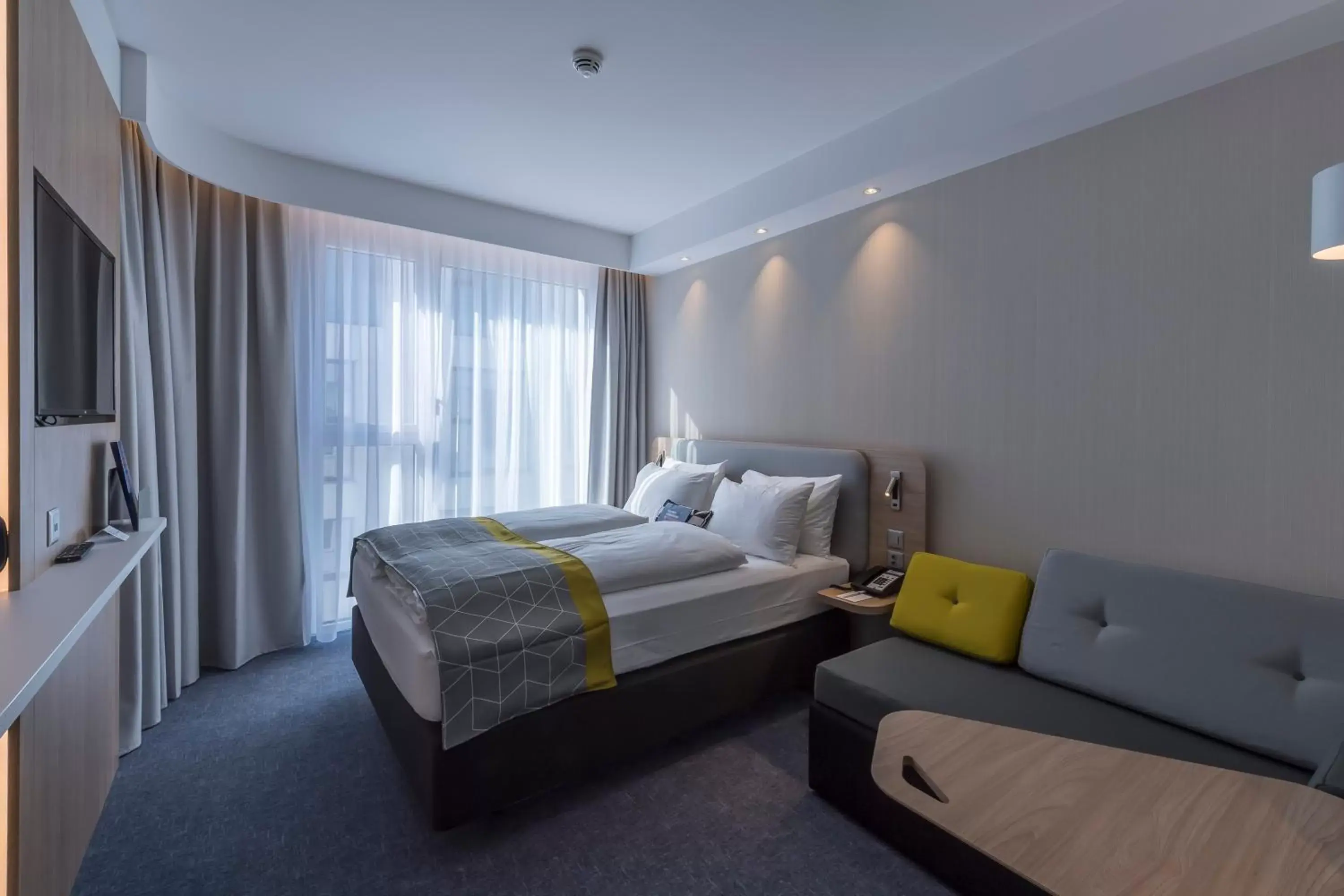 Standard Queen Room with Single Sofa Bed - Free Breakfast in Holiday Inn Express - Luzern - Kriens by IHG Standard Queen Room with Single Sofa Bed - Free Breakfast in Holiday Inn Express - Luzern - Kriens by IHG