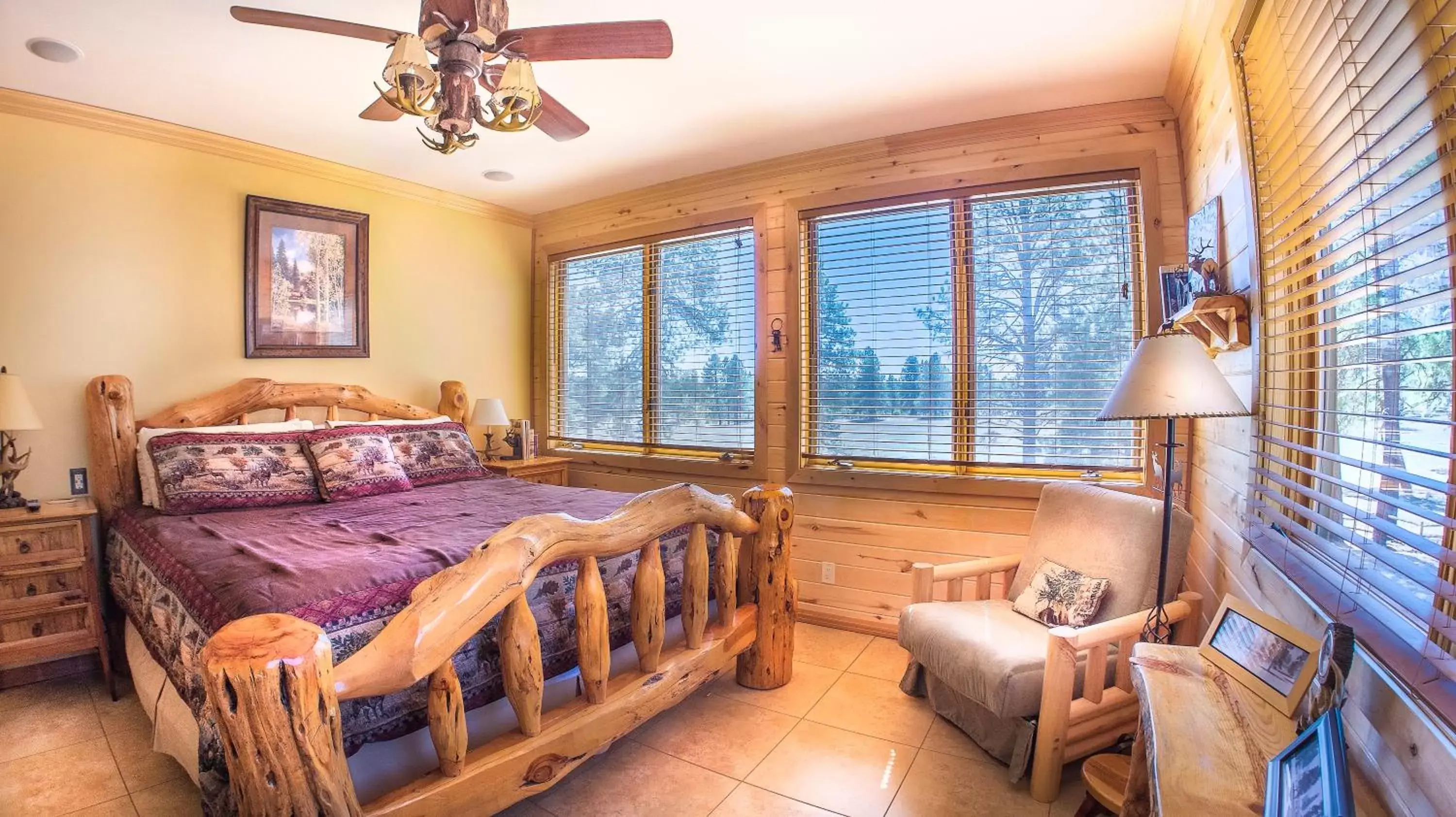 King Room - Non-Smoking in Elktrace Bed and Breakfast King Room - Non-Smoking in Elktrace Bed and Breakfast