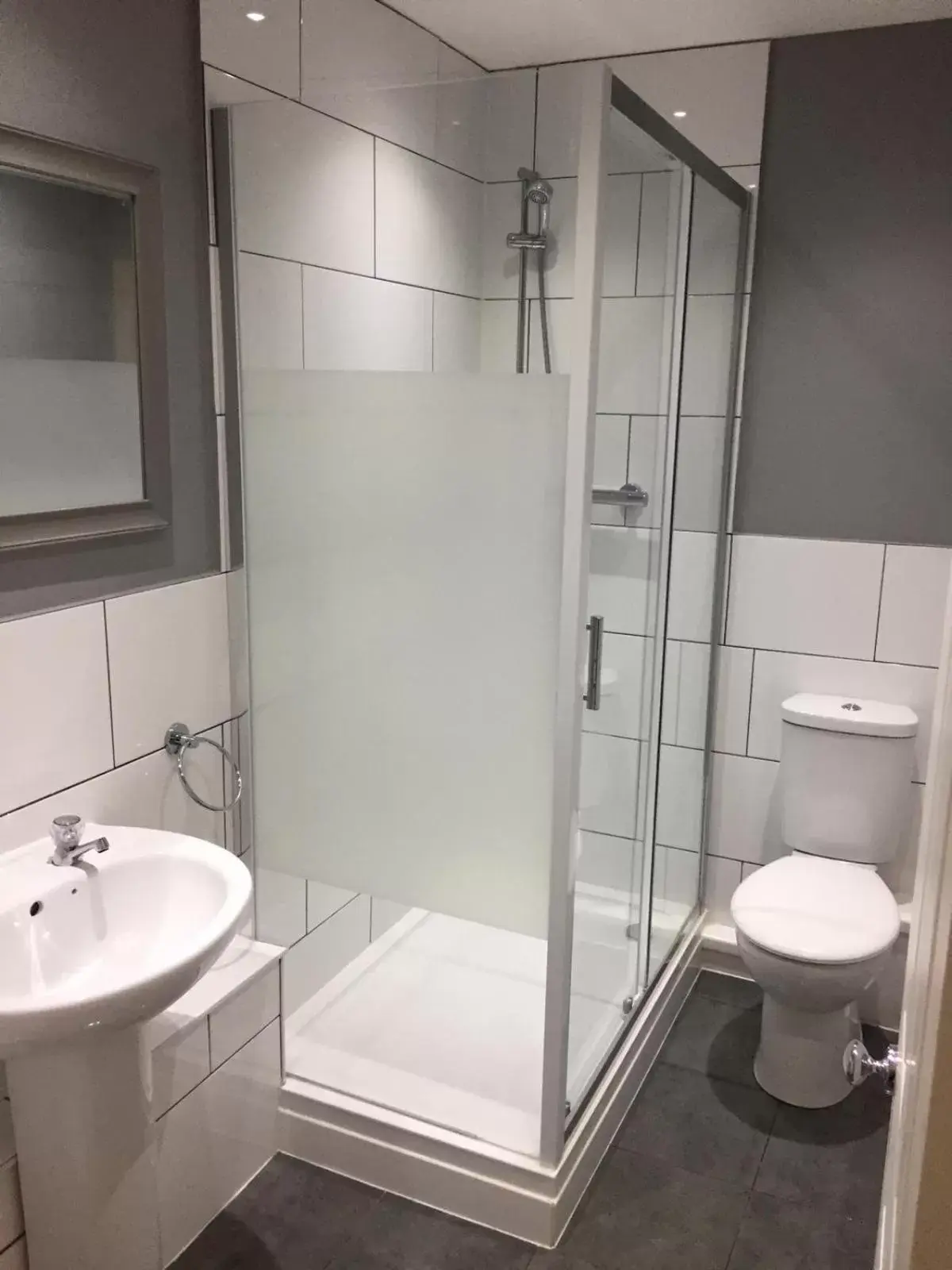 Economy Quadruple Room with Shared Bathroom in The Pheasant Inn Economy Quadruple Room with Shared Bathroom in The Pheasant Inn