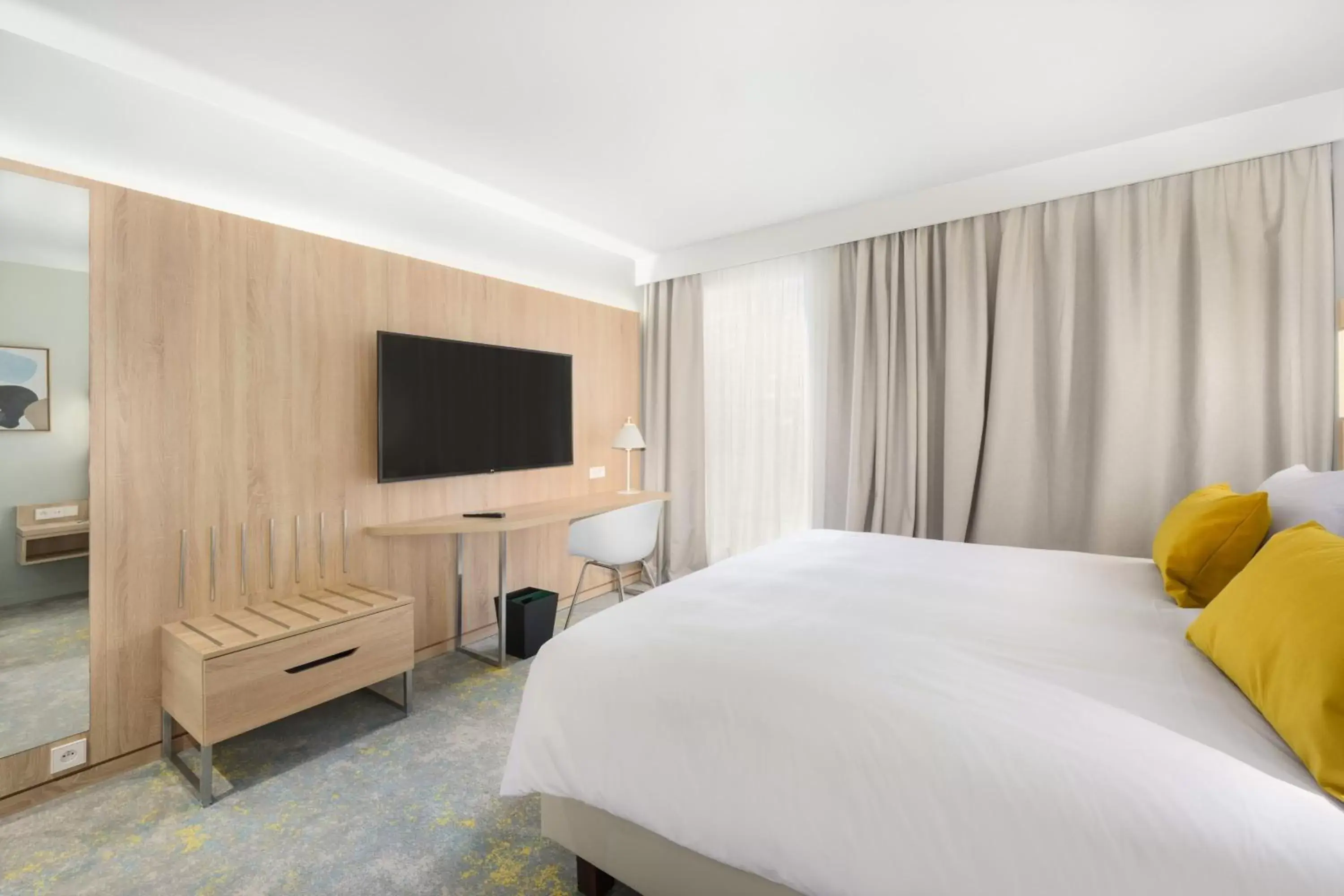 Superior Twin Room - High Floor in Courtyard by Marriott Paris Charles de Gaulle Central Airport Superior Twin Room - High Floor in Courtyard by Marriott Paris Charles de Gaulle Central Airport
