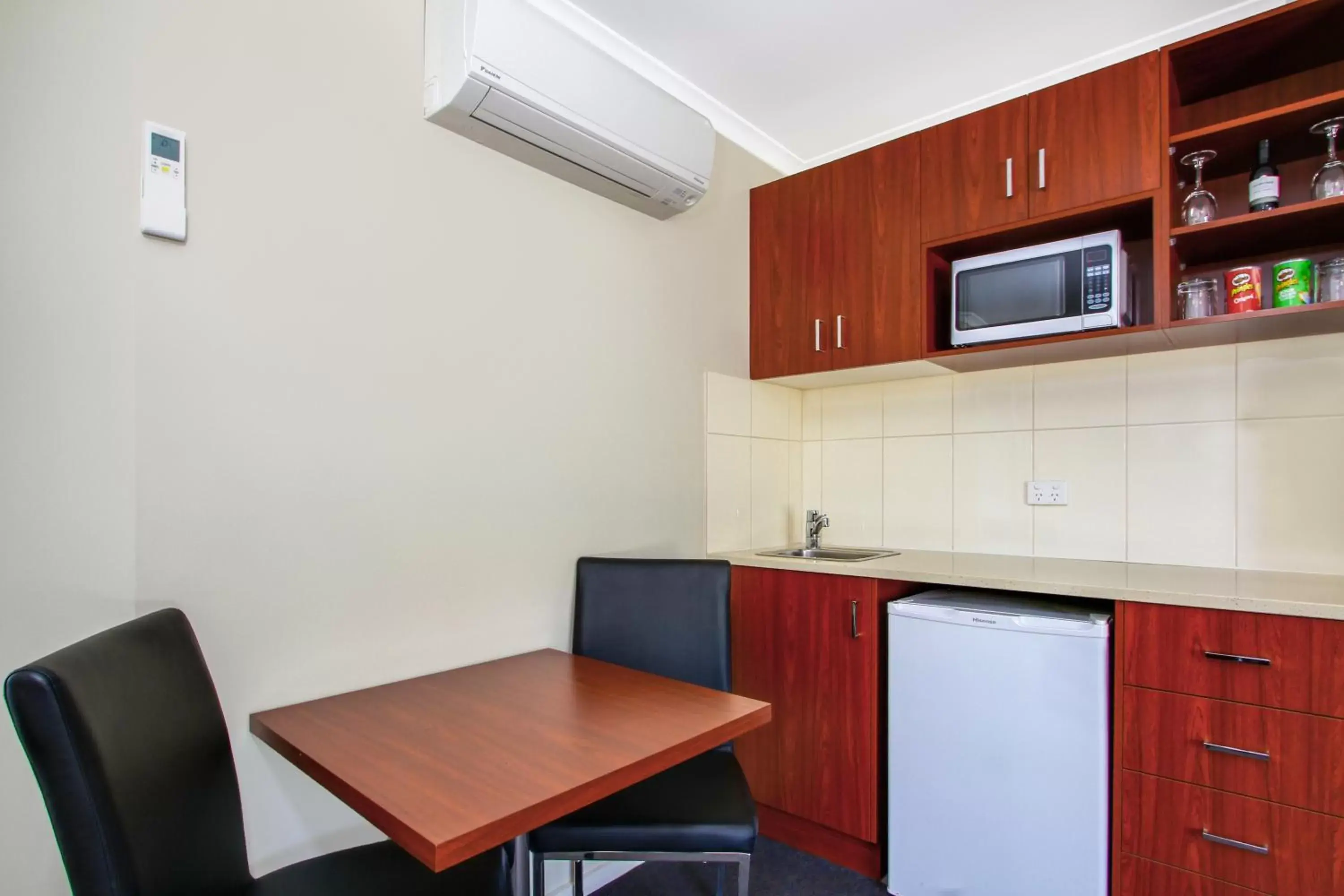 Executive Queen Room with Spa Bath in Thunderbird Motel Yass Executive Queen Room with Spa Bath in Thunderbird Motel Yass