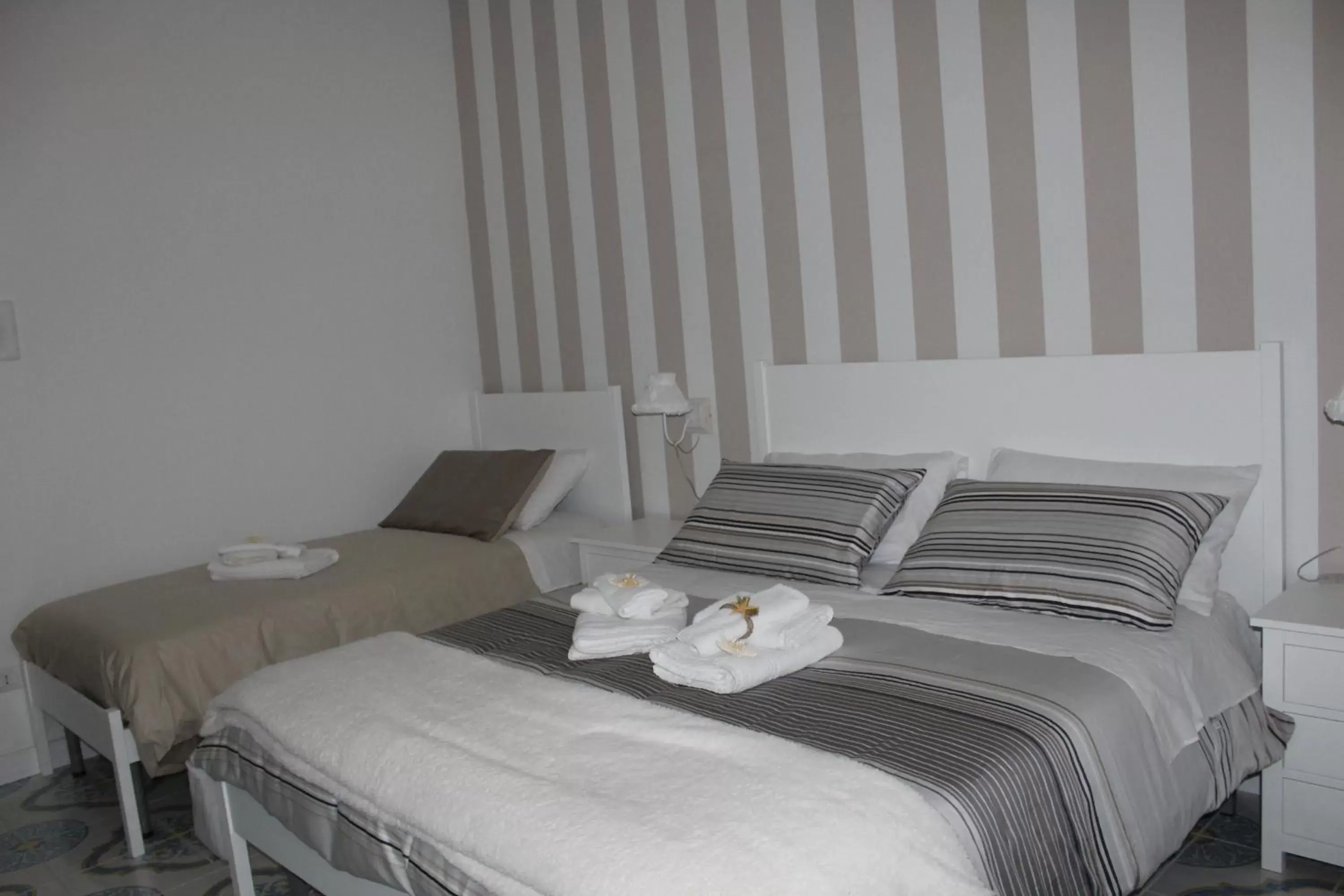 Triple Room in IL GIARDINO DEI GLICINI Triple Room in IL GIARDINO DEI GLICINI