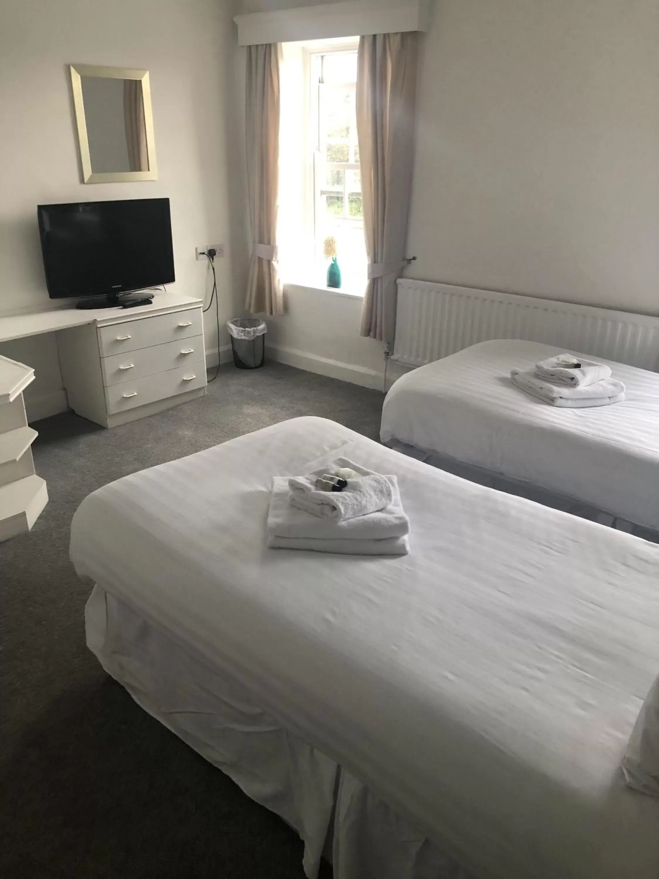 Twin Room with Private Bathroom in The Farmers Arms Inns Twin Room with Private Bathroom in The Farmers Arms Inns