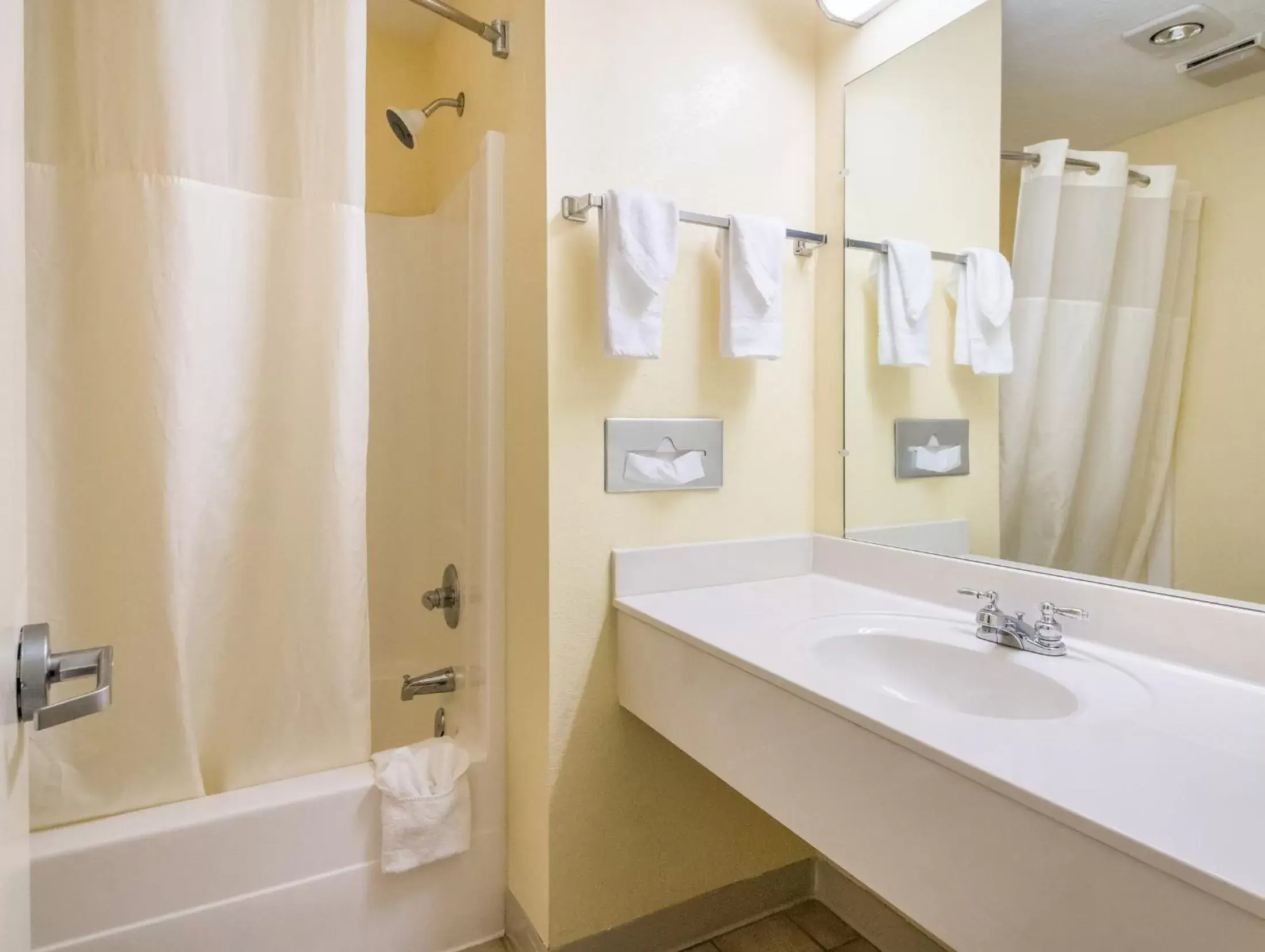 King Room in Americas Best Value Inn - Clayton King Room in Americas Best Value Inn - Clayton