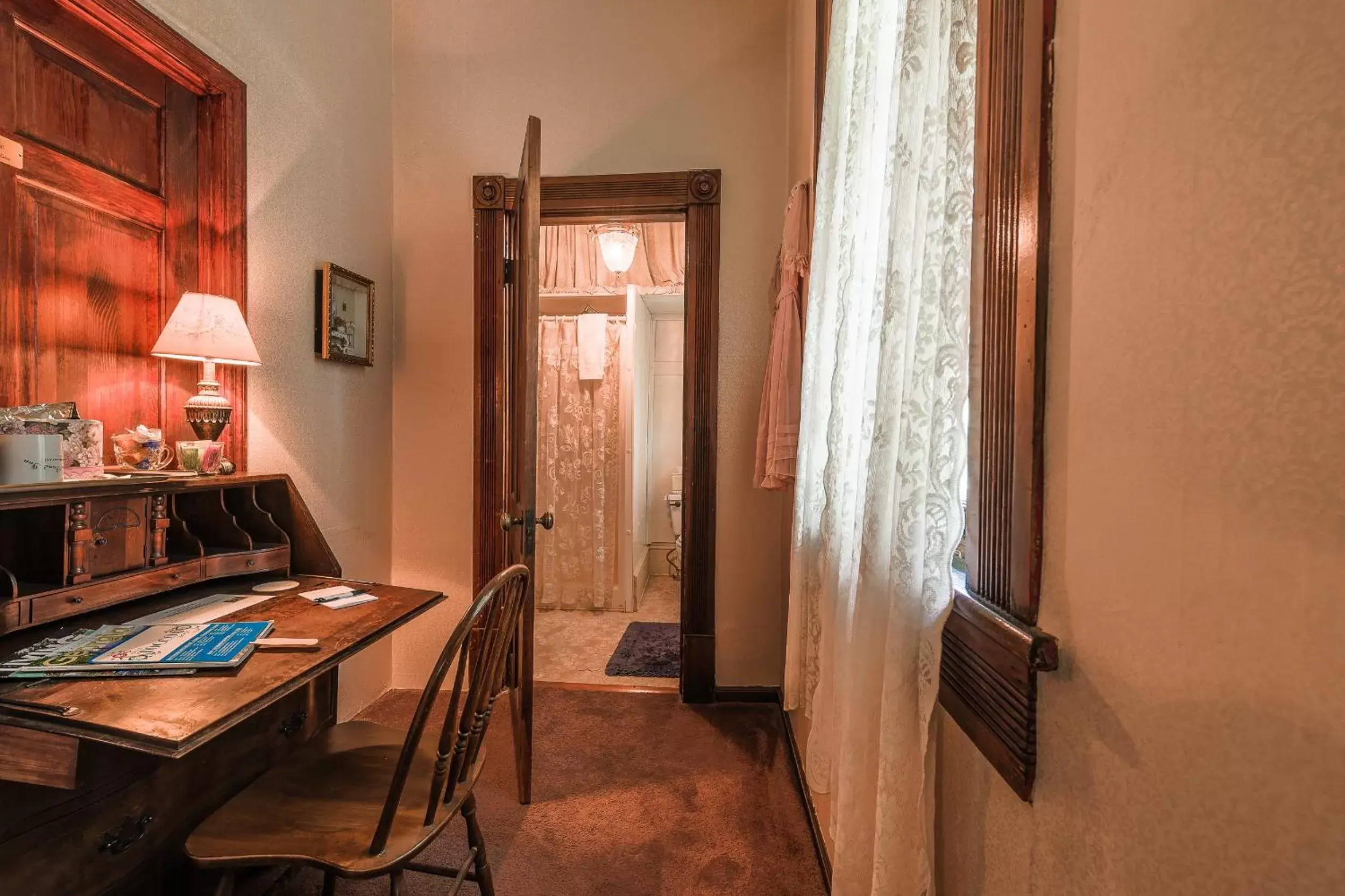 Double Room with Private Bathroom in Simmons-Bond Inn Bed & Breakfast Double Room with Private Bathroom in Simmons-Bond Inn Bed & Breakfast