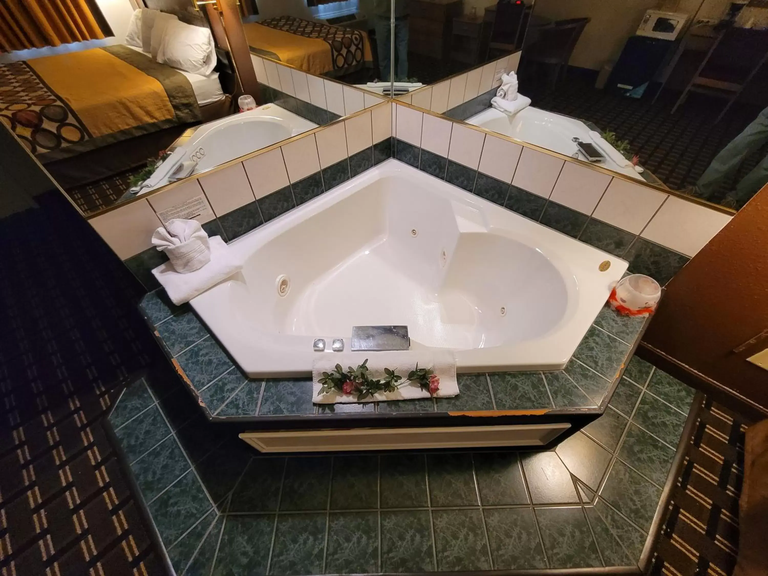 King Studio Suite with Jacuzzi Tub, Non-Smoking in Super 8 by Wyndham Newcomerstown King Studio Suite with Jacuzzi Tub, Non-Smoking in Super 8 by Wyndham Newcomerstown