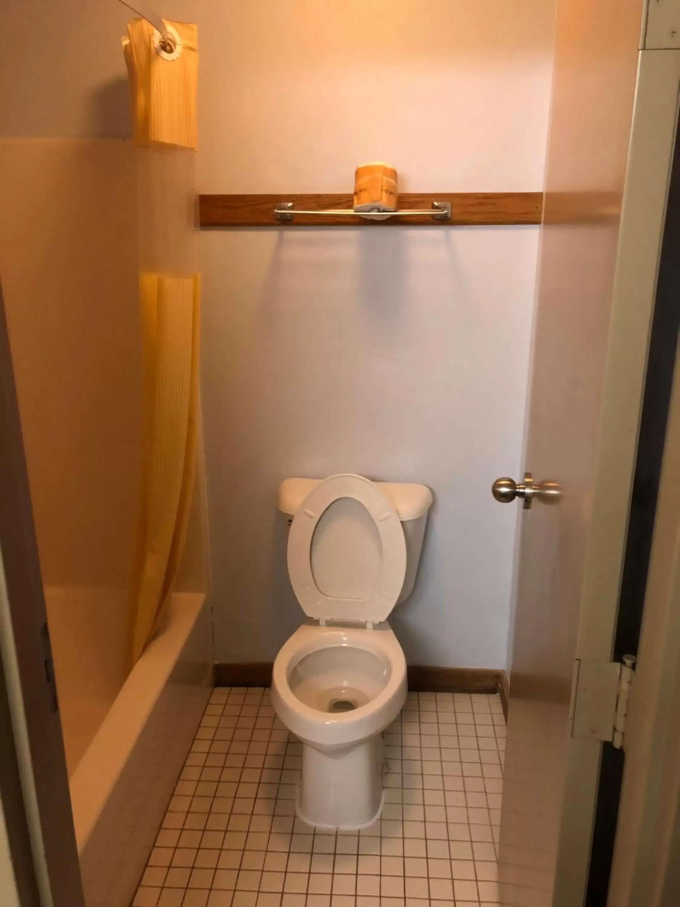 Queen Room - Non-Smoking in Denison Inn & Suites Queen Room - Non-Smoking in Denison Inn & Suites