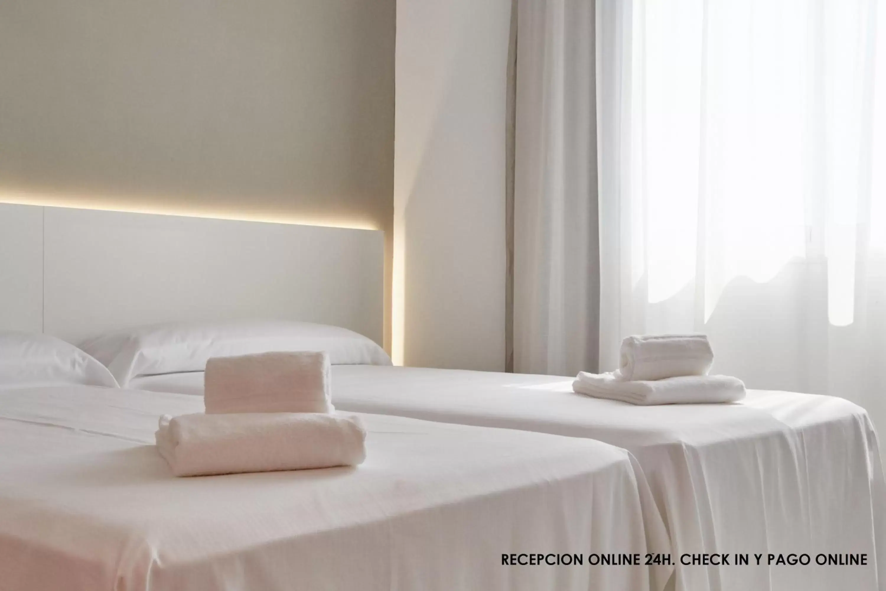 Double or Twin Room with Harbor View in Hotel DL Port Double or Twin Room with Harbor View in Hotel DL Port