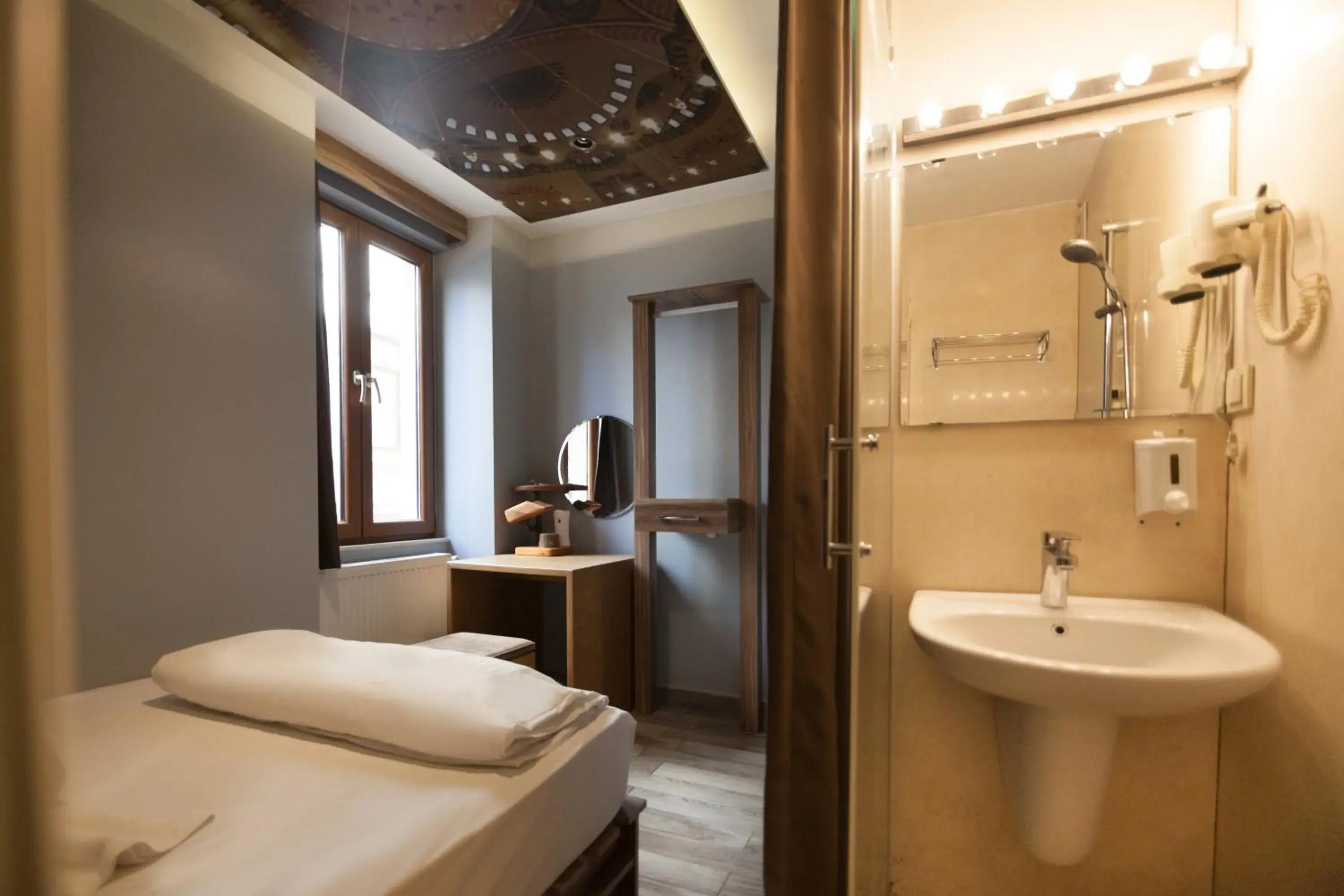 Double Room with Bathroom in Stay Inn Taksim Hostel Double Room with Bathroom in Stay Inn Taksim Hostel