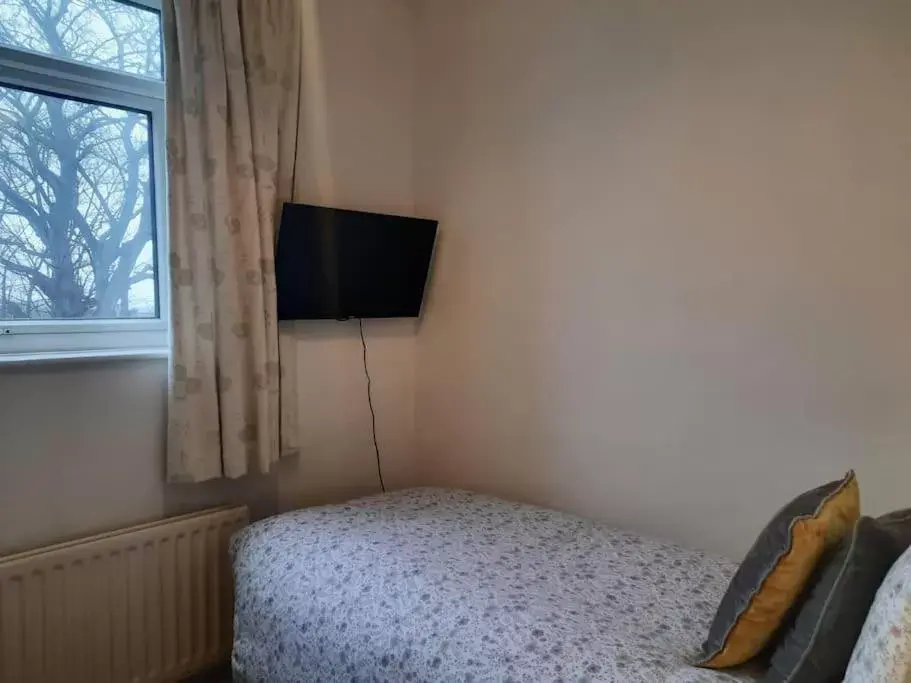 Standard Single Room with Shared Bathroom - single occupancy in Private rooms with breakfast in Bishop Auckland Standard Single Room with Shared Bathroom - single occupancy in Private rooms with breakfast in Bishop Auckland