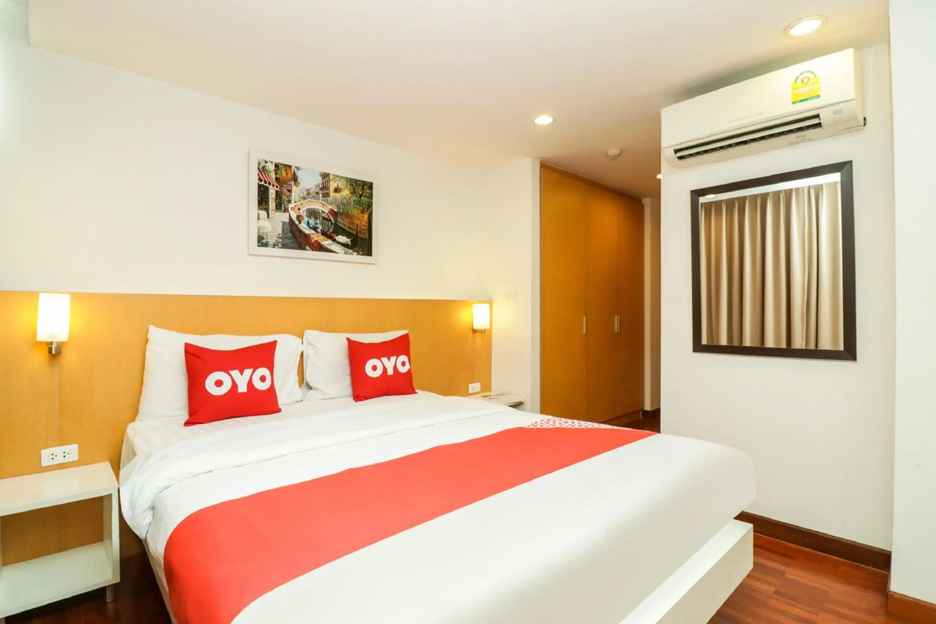 Deluxe King Room in OYO 225 Premier Place Bangkok Deluxe King Room in OYO 225 Premier Place Bangkok