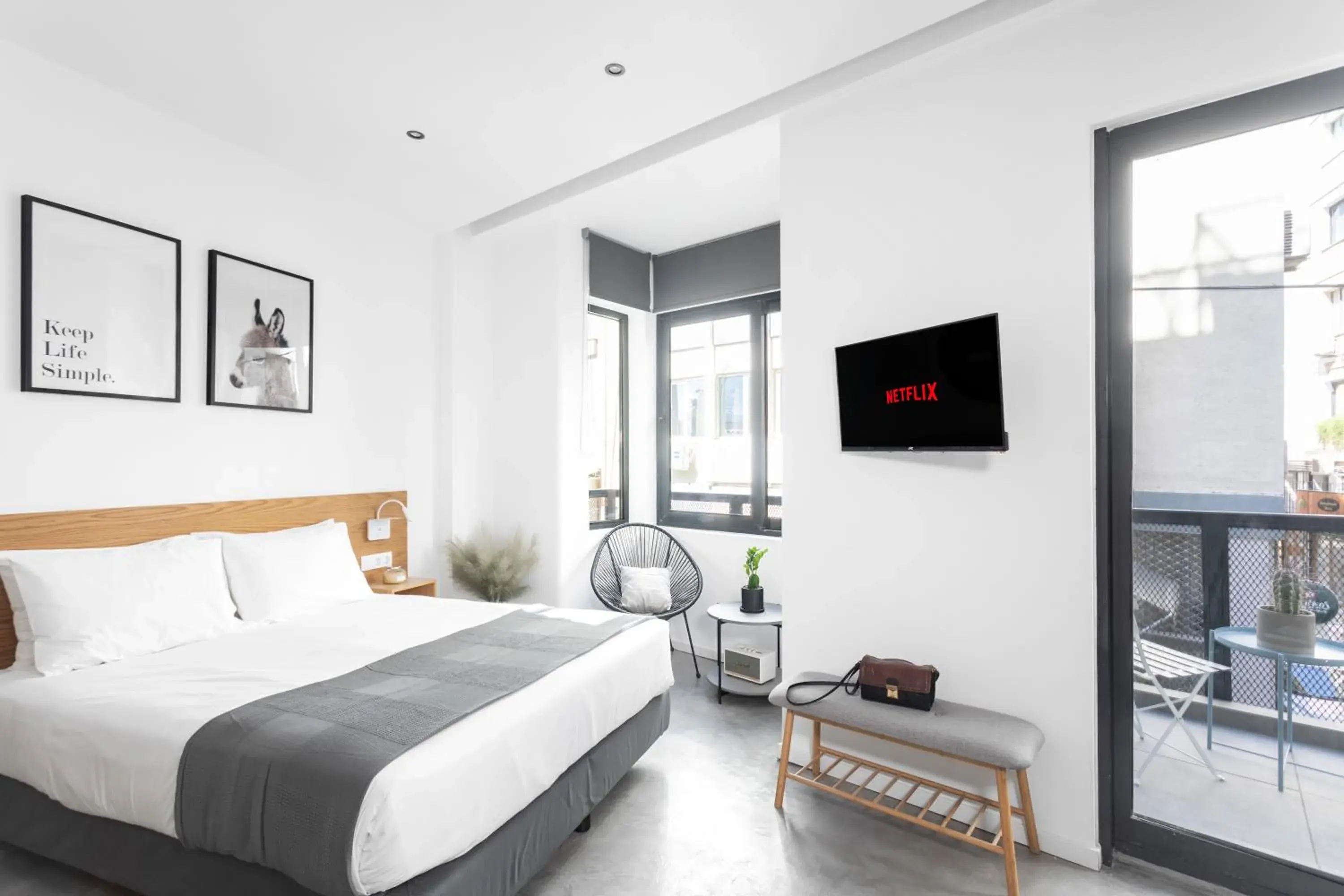 Junior Suite with Balcony in Melo Athens Junior Suite with Balcony in Melo Athens