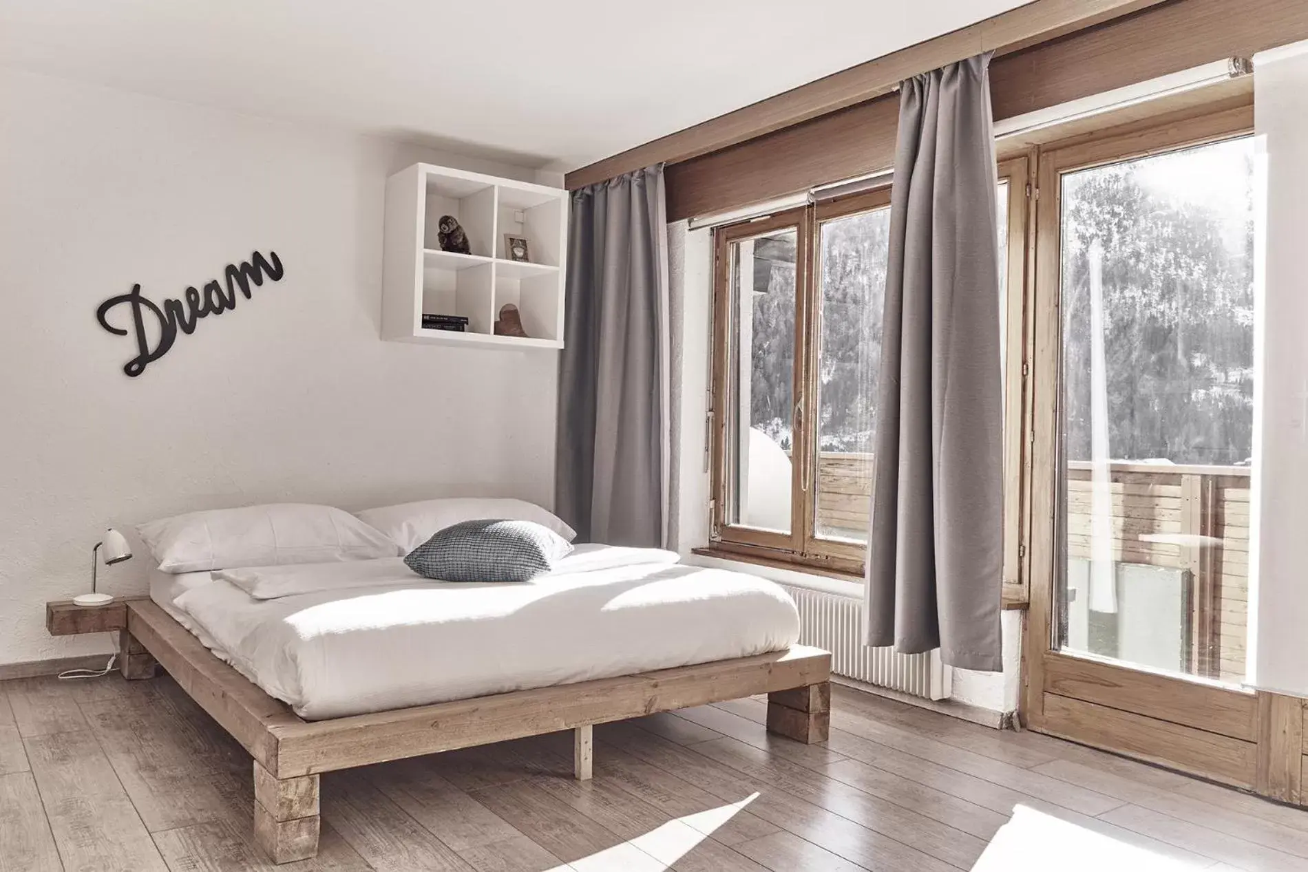 Double Room with Balcony in Hotel Marmotte Double Room with Balcony in Hotel Marmotte