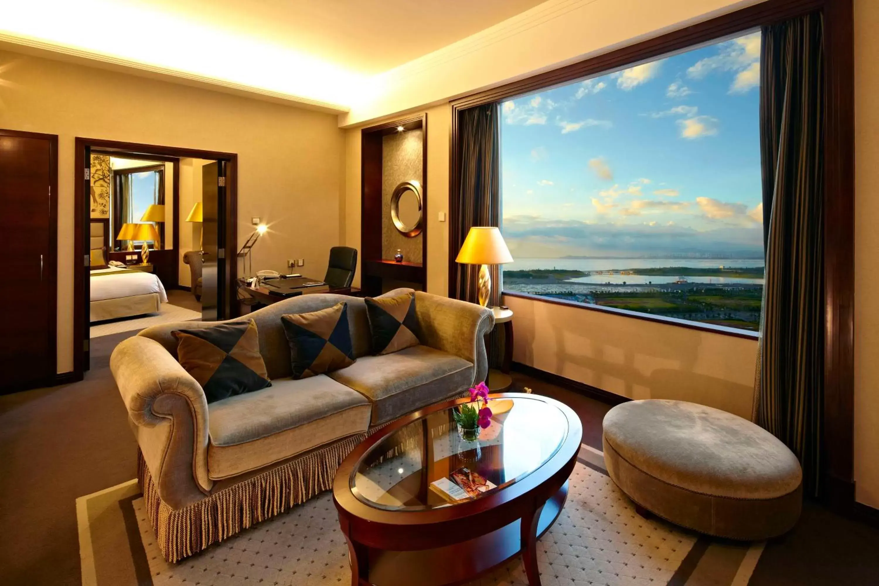 Deluxe Suite with Executive Lounge Access in Kempinski Hotel Shenzhen Deluxe Suite with Executive Lounge Access in Kempinski Hotel Shenzhen