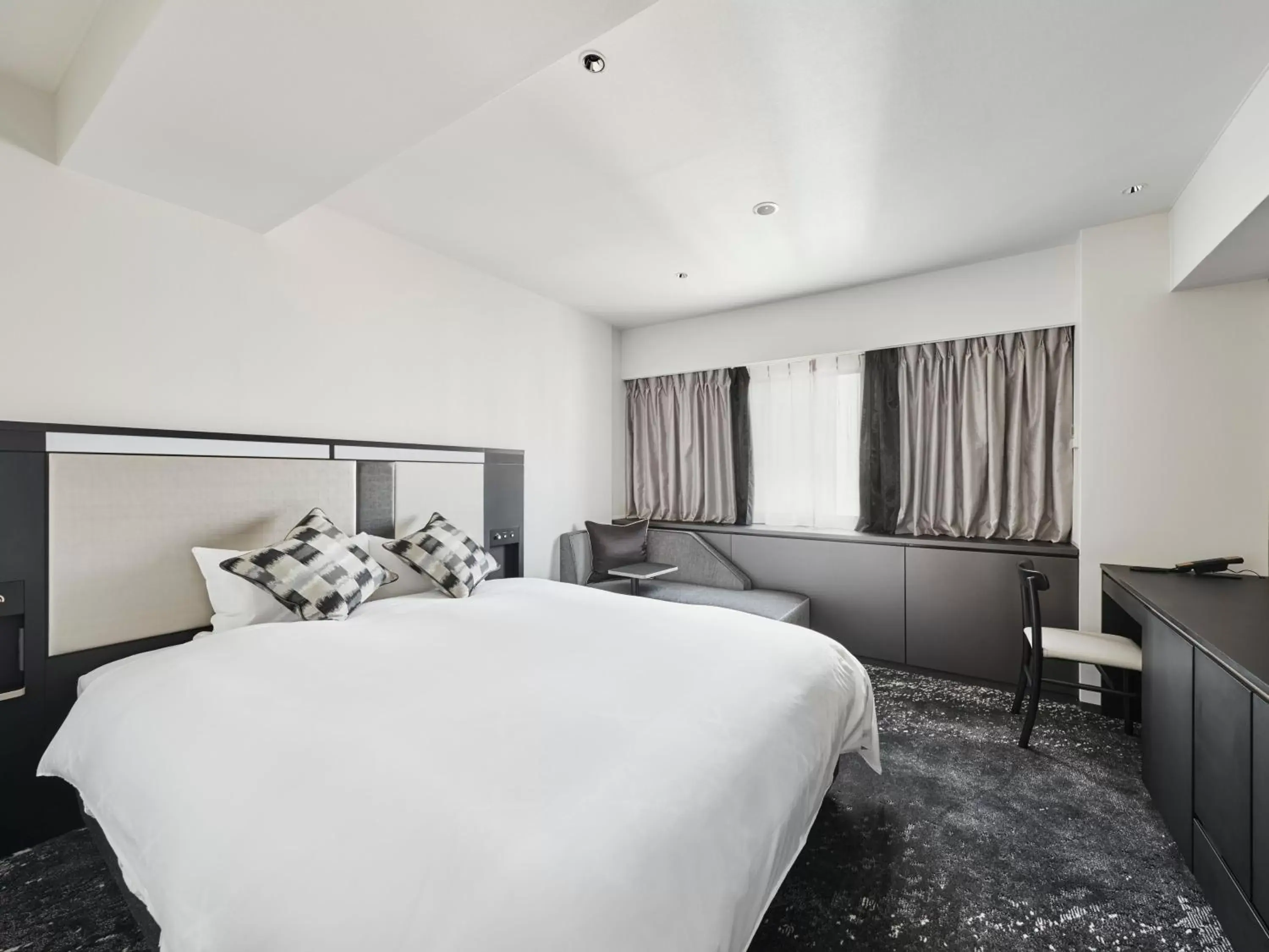 Standard Floor Superior Double Room - Non-Smoking in Cross Hotel Osaka Standard Floor Superior Double Room - Non-Smoking in Cross Hotel Osaka