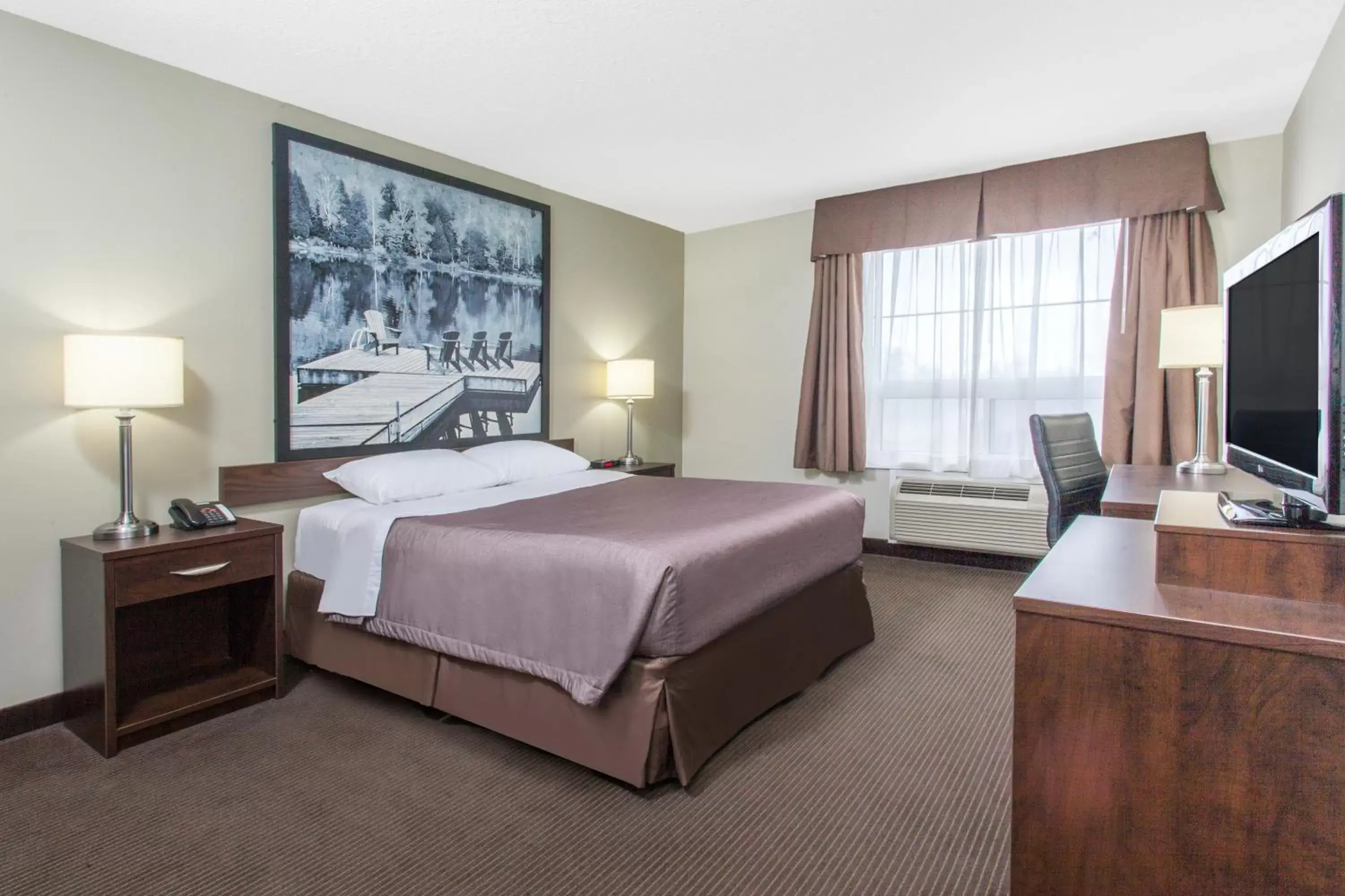 Queen Room - Disability Access - Non-Smoking in Super 8 by Wyndham Red Lake ON Queen Room - Disability Access - Non-Smoking in Super 8 by Wyndham Red Lake ON