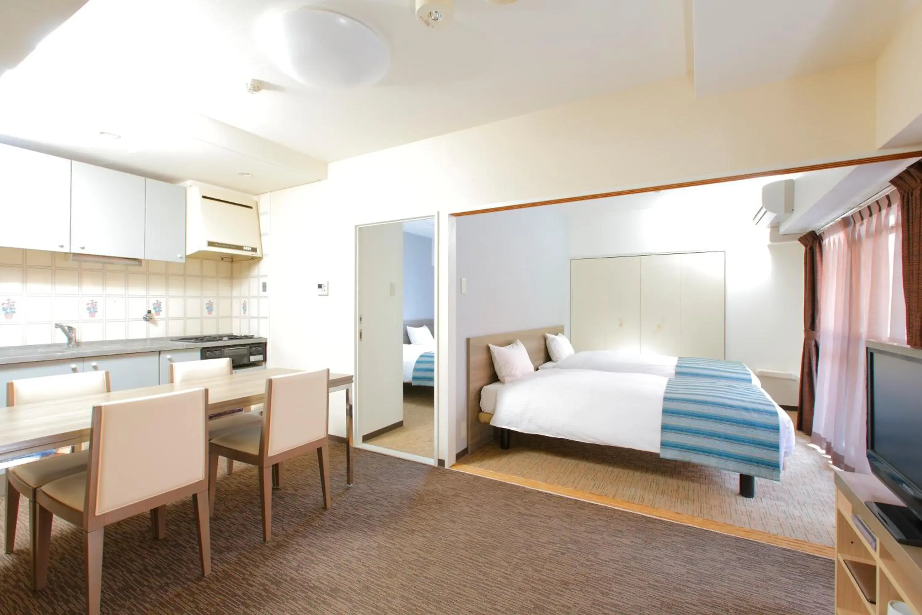 Standard Quadruple Room - House Keeping is Optional with Additional Cost - Non-Smoking in HOTEL MYSTAYS Otemae Standard Quadruple Room - House Keeping is Optional with Additional Cost - Non-Smoking in HOTEL MYSTAYS Otemae