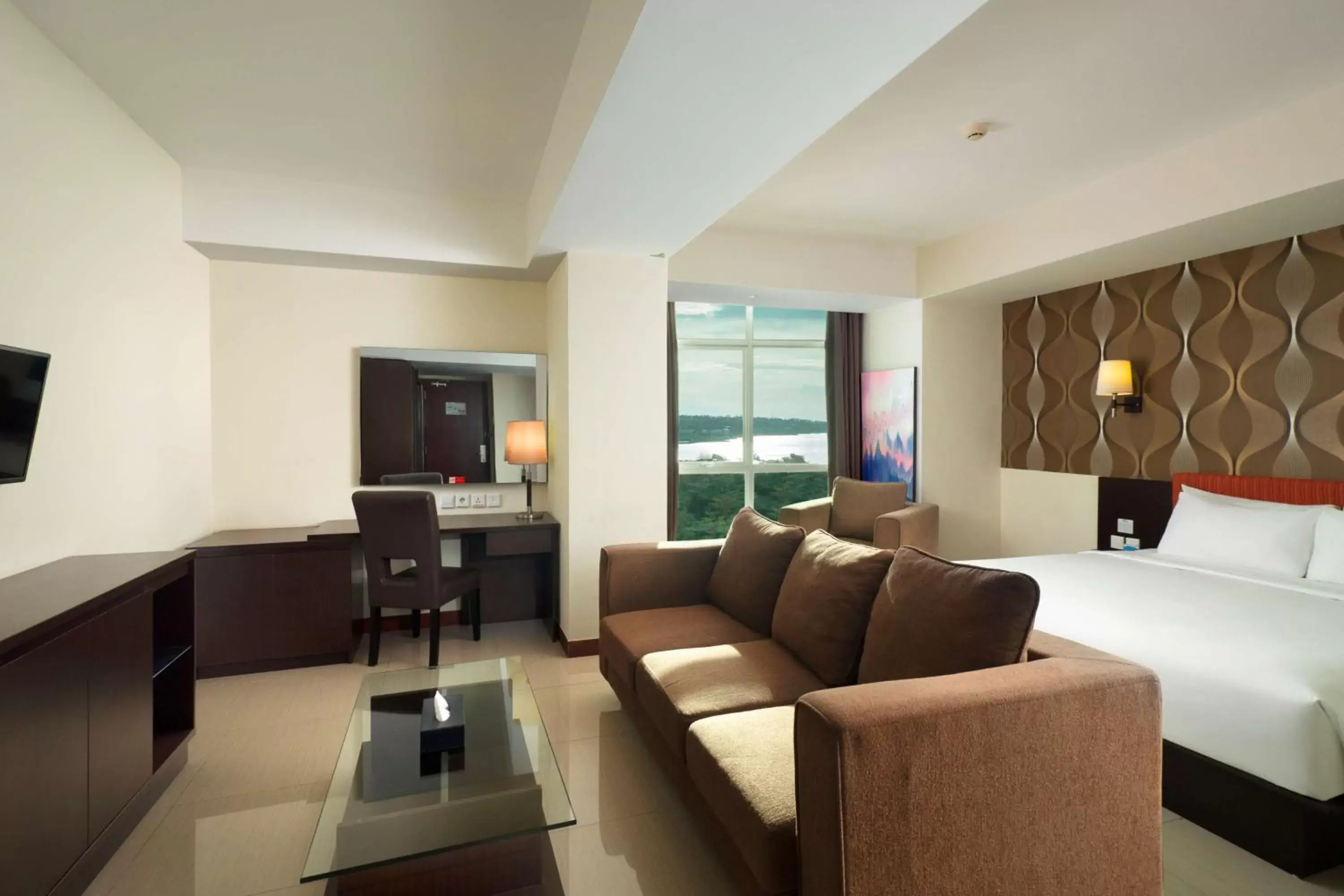 Executive Queen Room with Mountain View - Smoking in Best Western The Lagoon Hotel Executive Queen Room with Mountain View - Smoking in Best Western The Lagoon Hotel