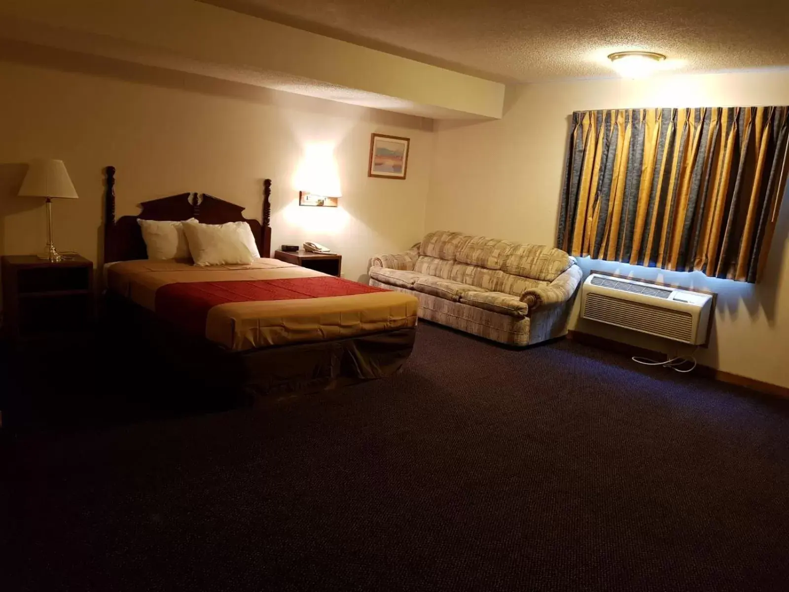 Queen Suite - Non-Smoking in Denison Inn & Suites Queen Suite - Non-Smoking in Denison Inn & Suites