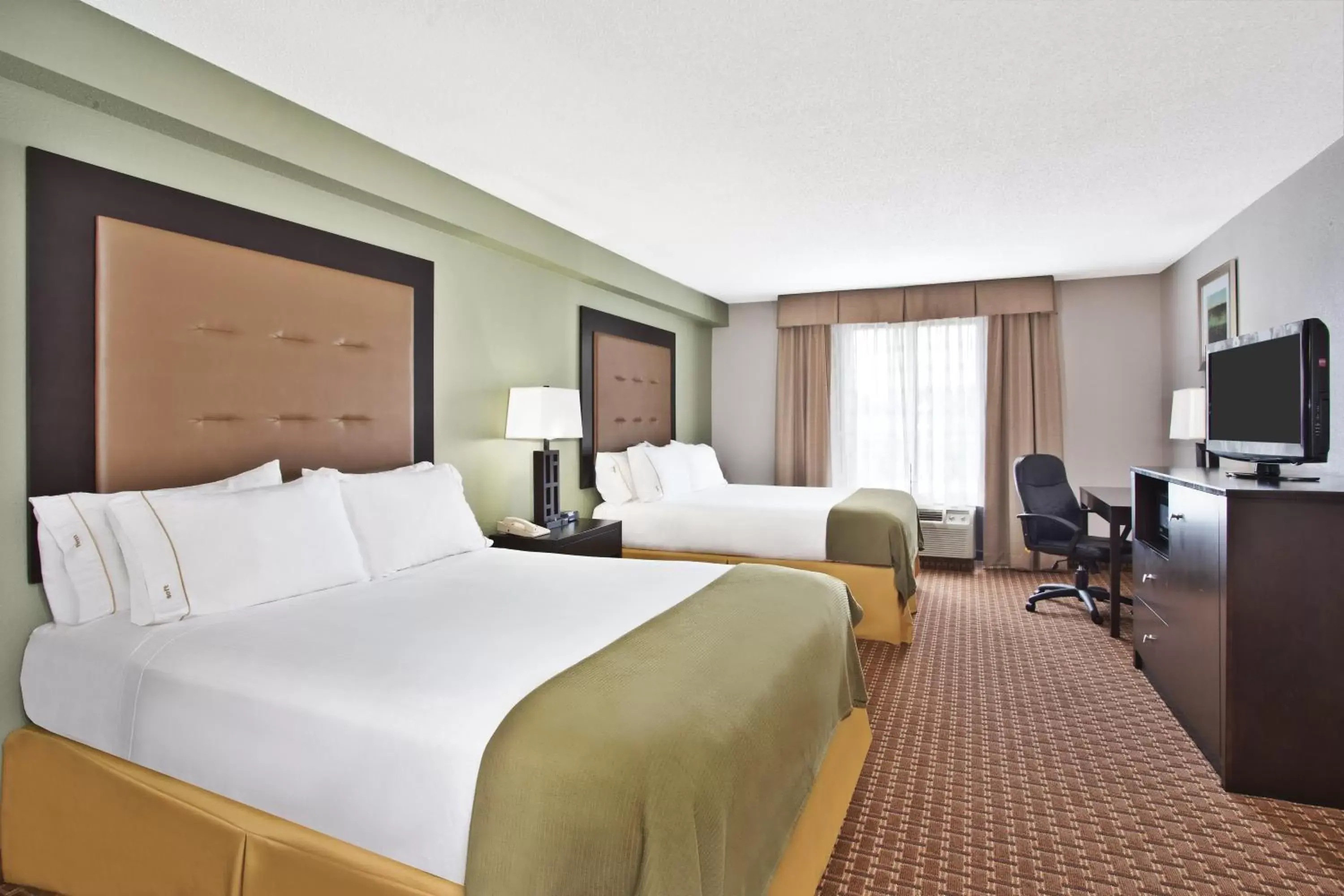 Standard Queen Room with Two Queen Beds in Holiday Inn Express Hotel and Suites Harrington - Dover Area by IHG Standard Queen Room with Two Queen Beds in Holiday Inn Express Hotel and Suites Harrington - Dover Area by IHG